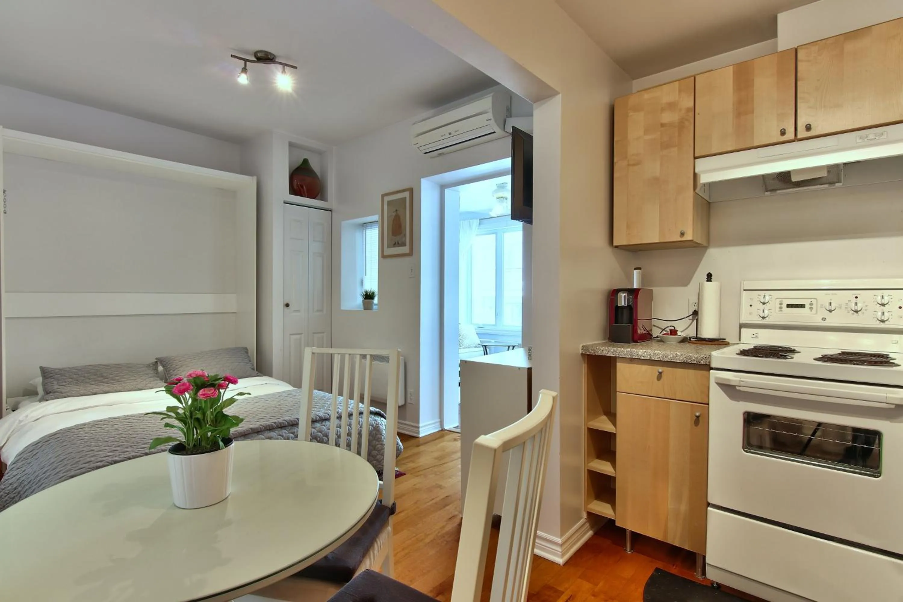 Bed in Apartment et Studio montreal