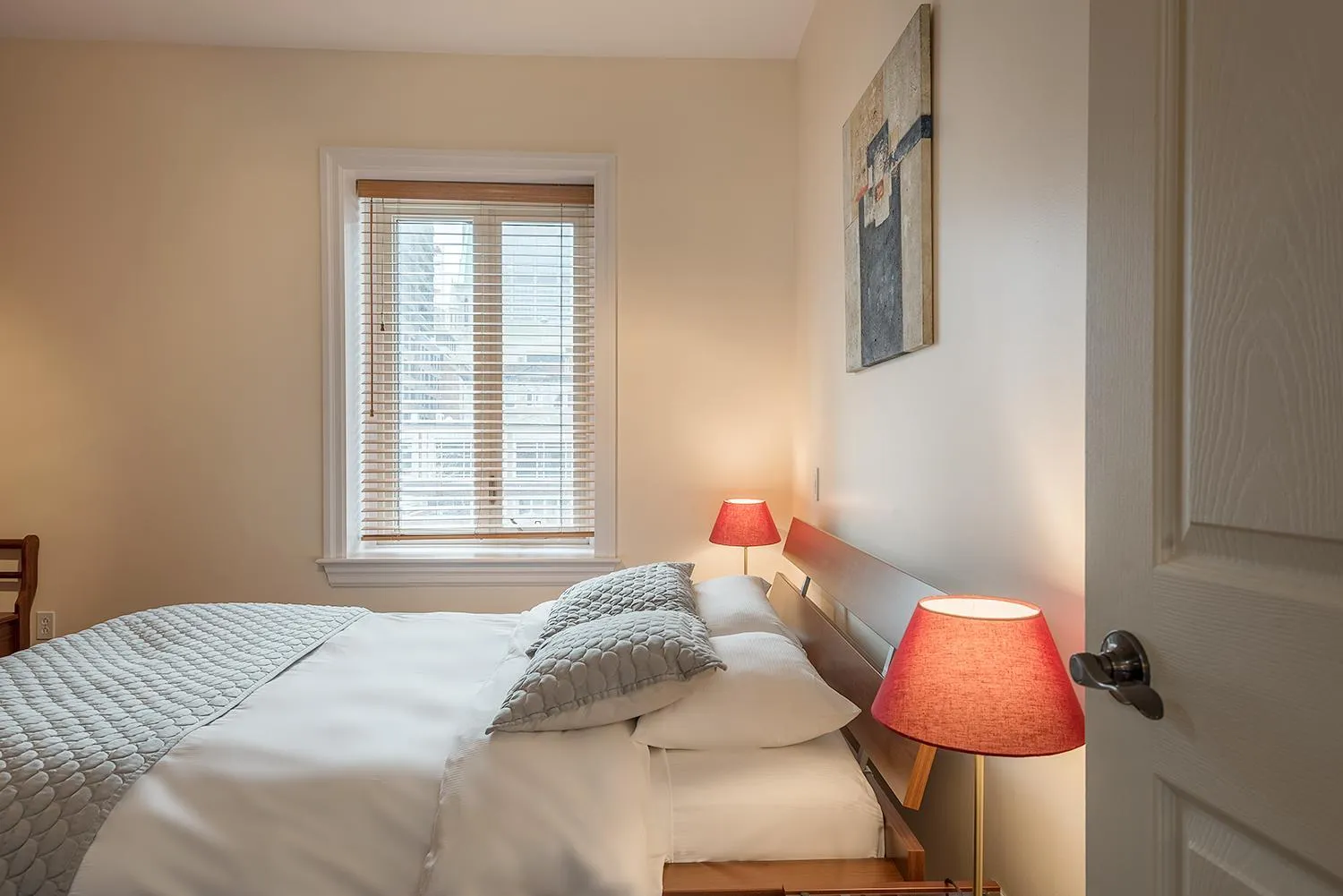 Bed in Apartment et Studio montreal