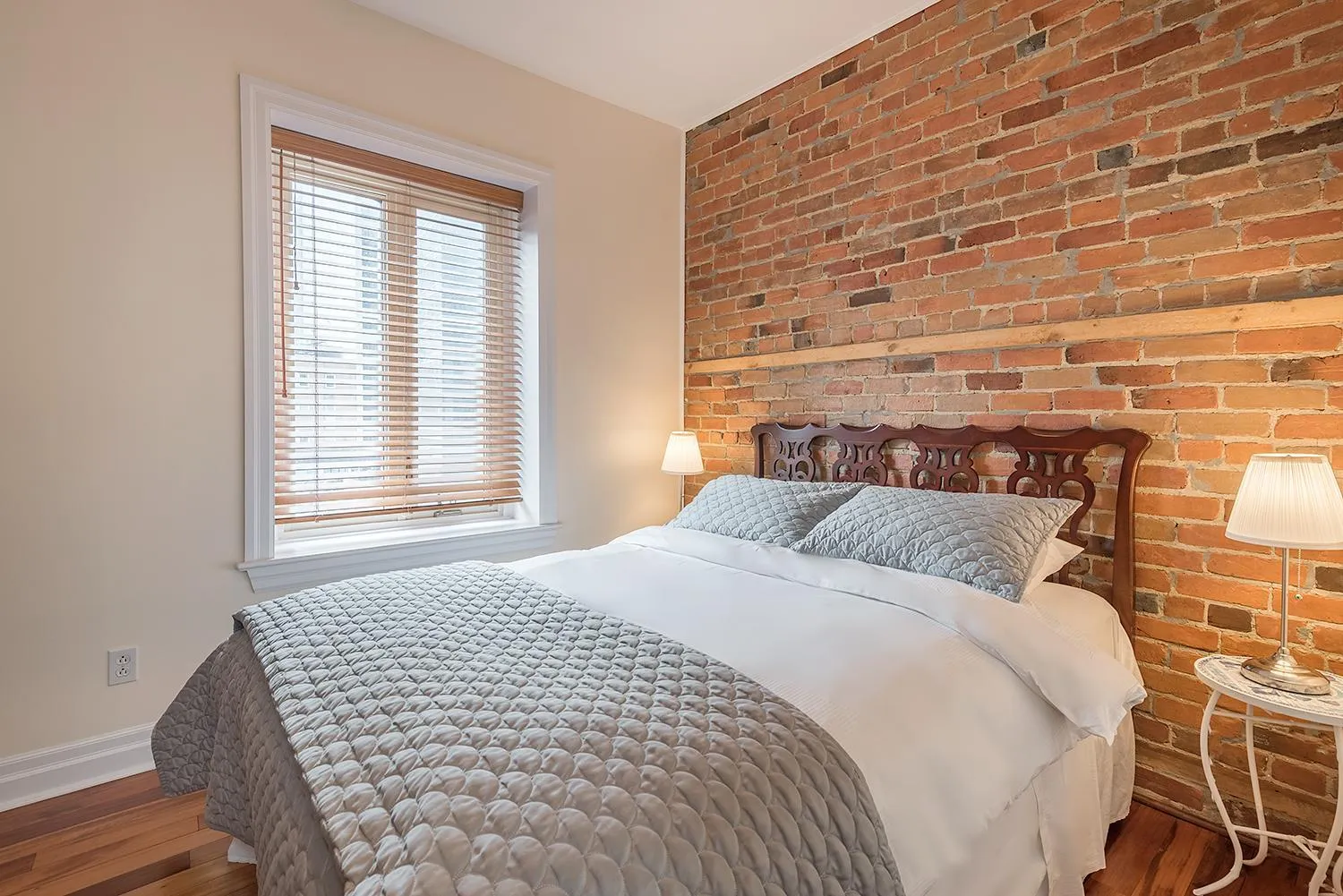 Bed in Apartment et Studio montreal