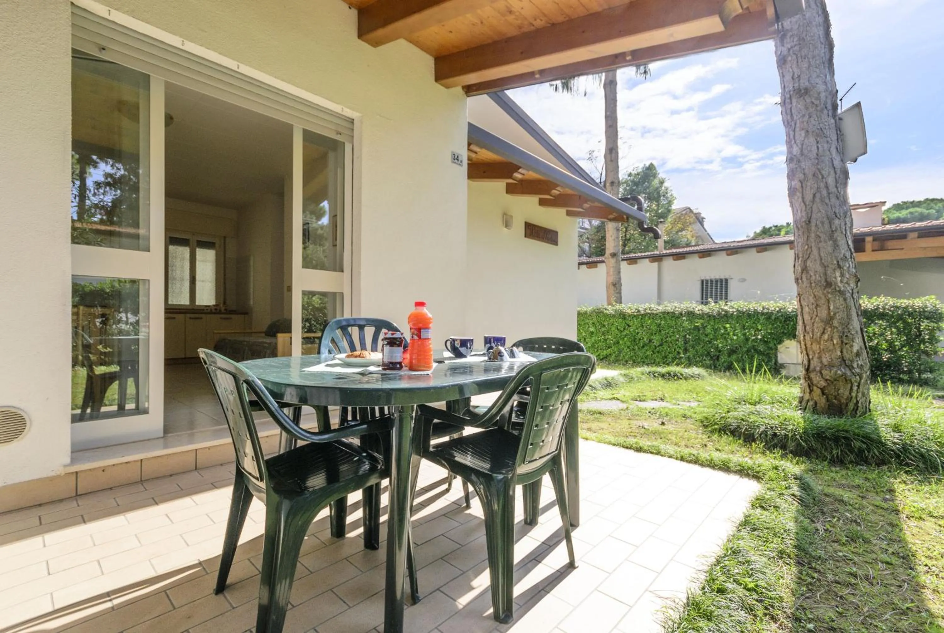 Property building in Villa Nadia