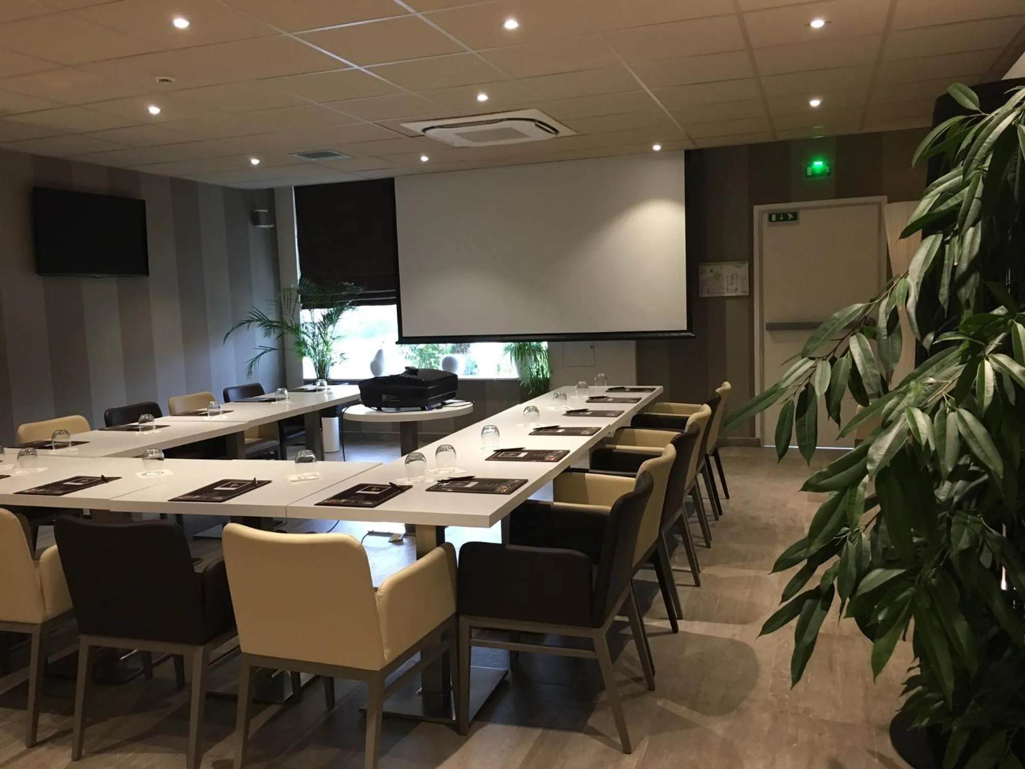 Property building in Hôtel de la Paix