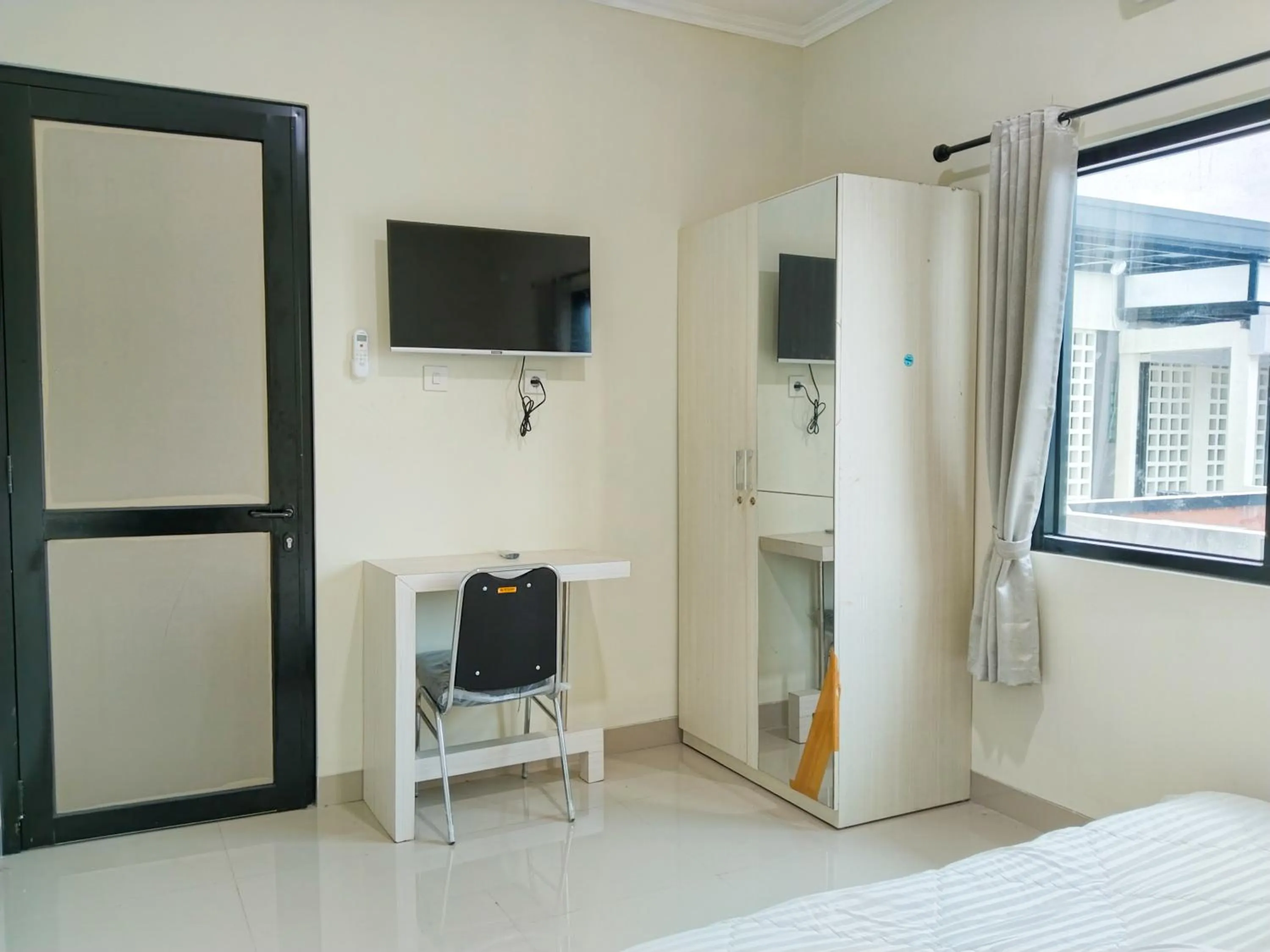 Yayah Guest House Syariah by Cocotel