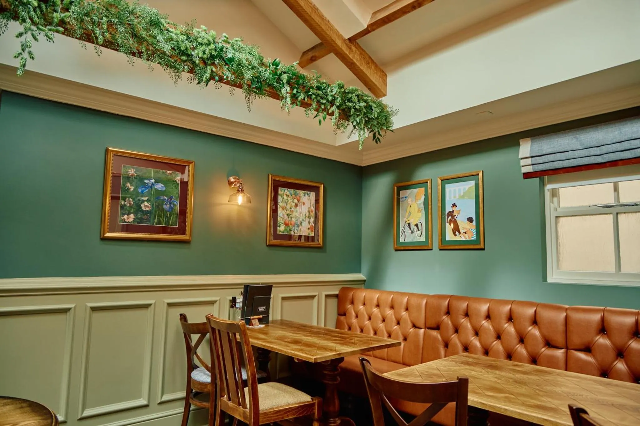 Restaurant/places to eat in Pennine Hotel