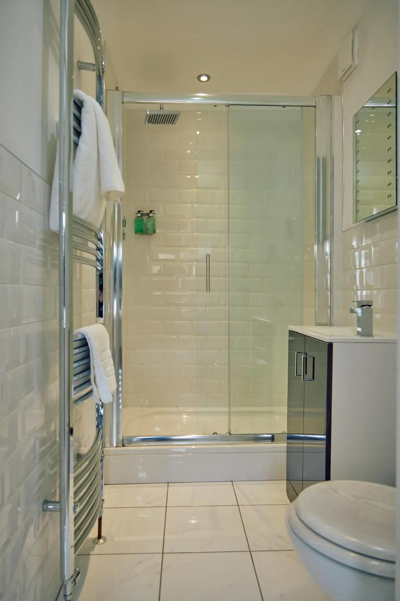 Bathroom in Pennine Hotel