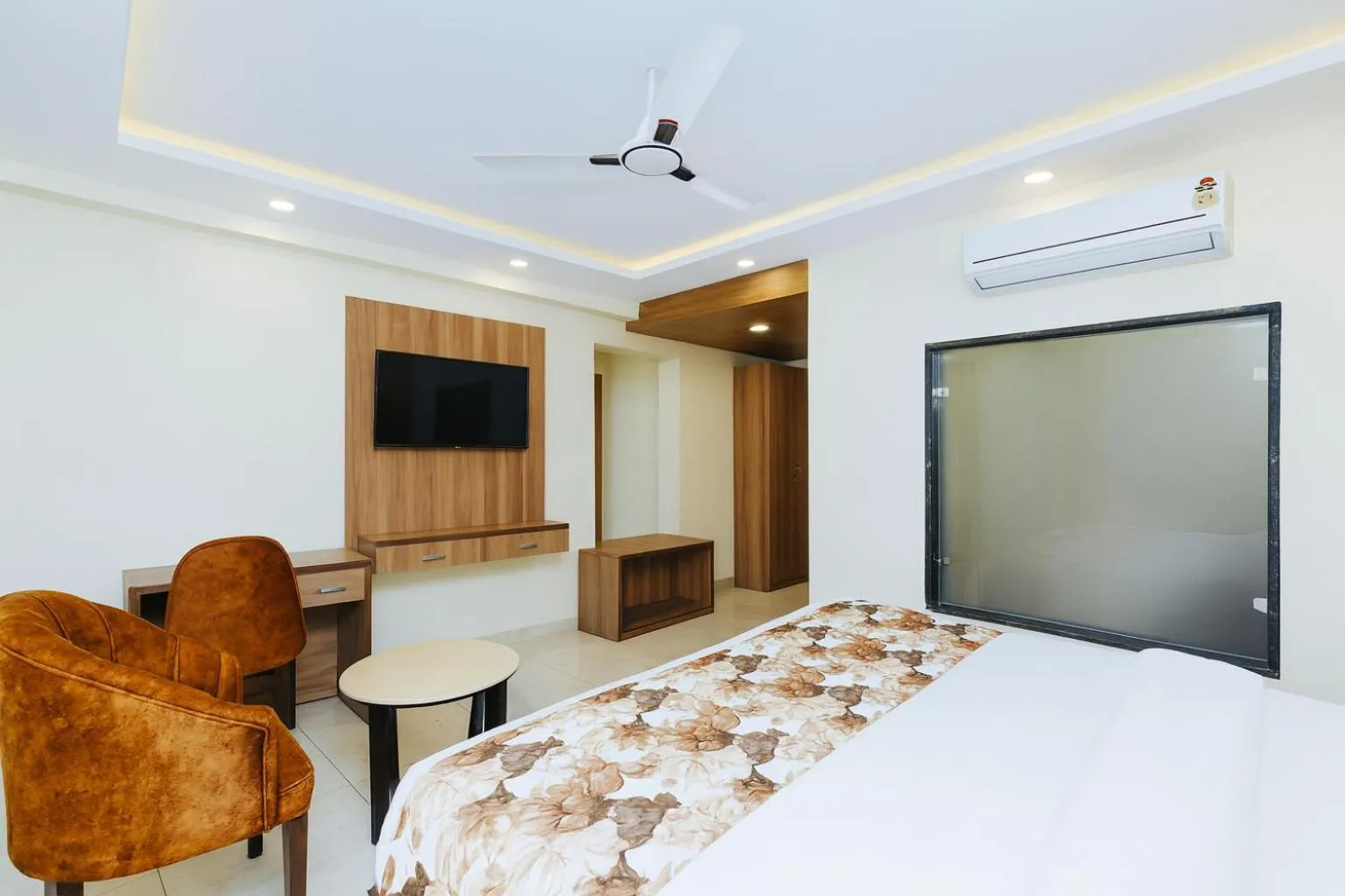 Bedroom, Bed in Hotel Pawan Regency- Best Mountain View Hotel In McLeodganj