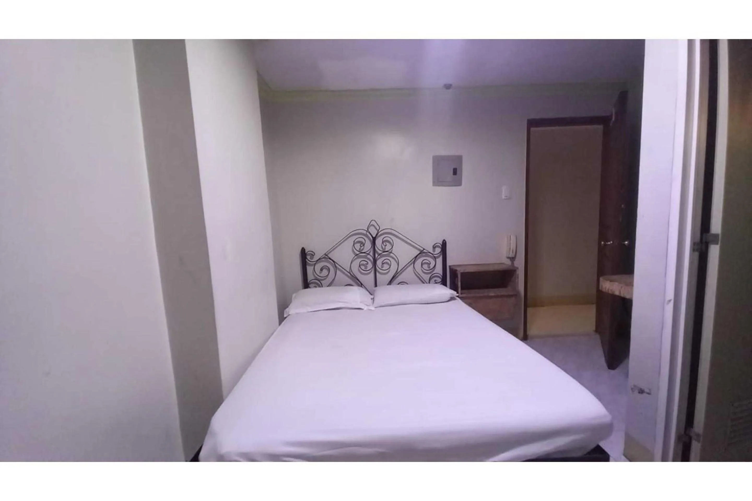 Bedroom, Bed in OYO 1066 Dorotello Apartelle