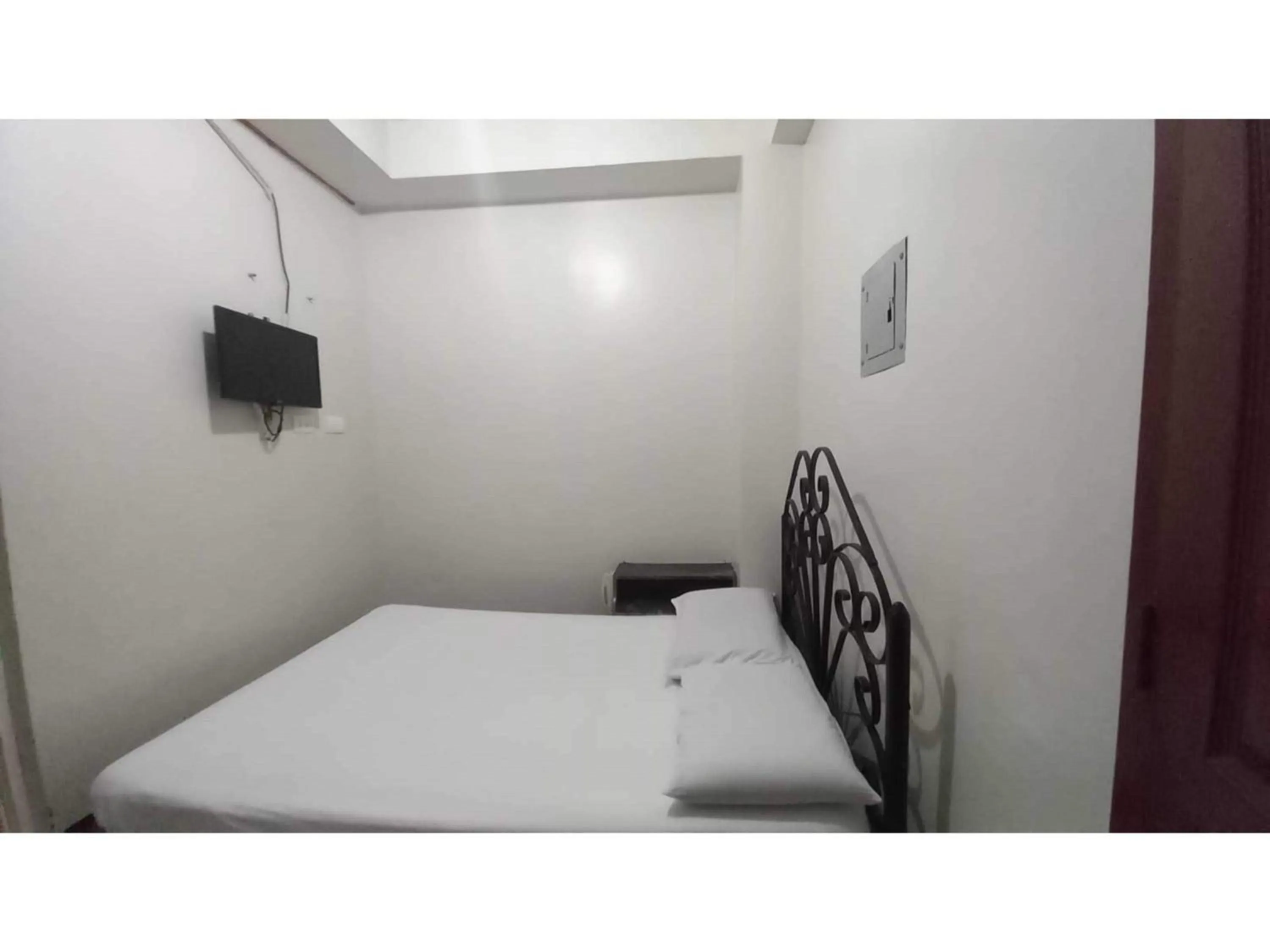 Bedroom, Bed in OYO 1066 Dorotello Apartelle