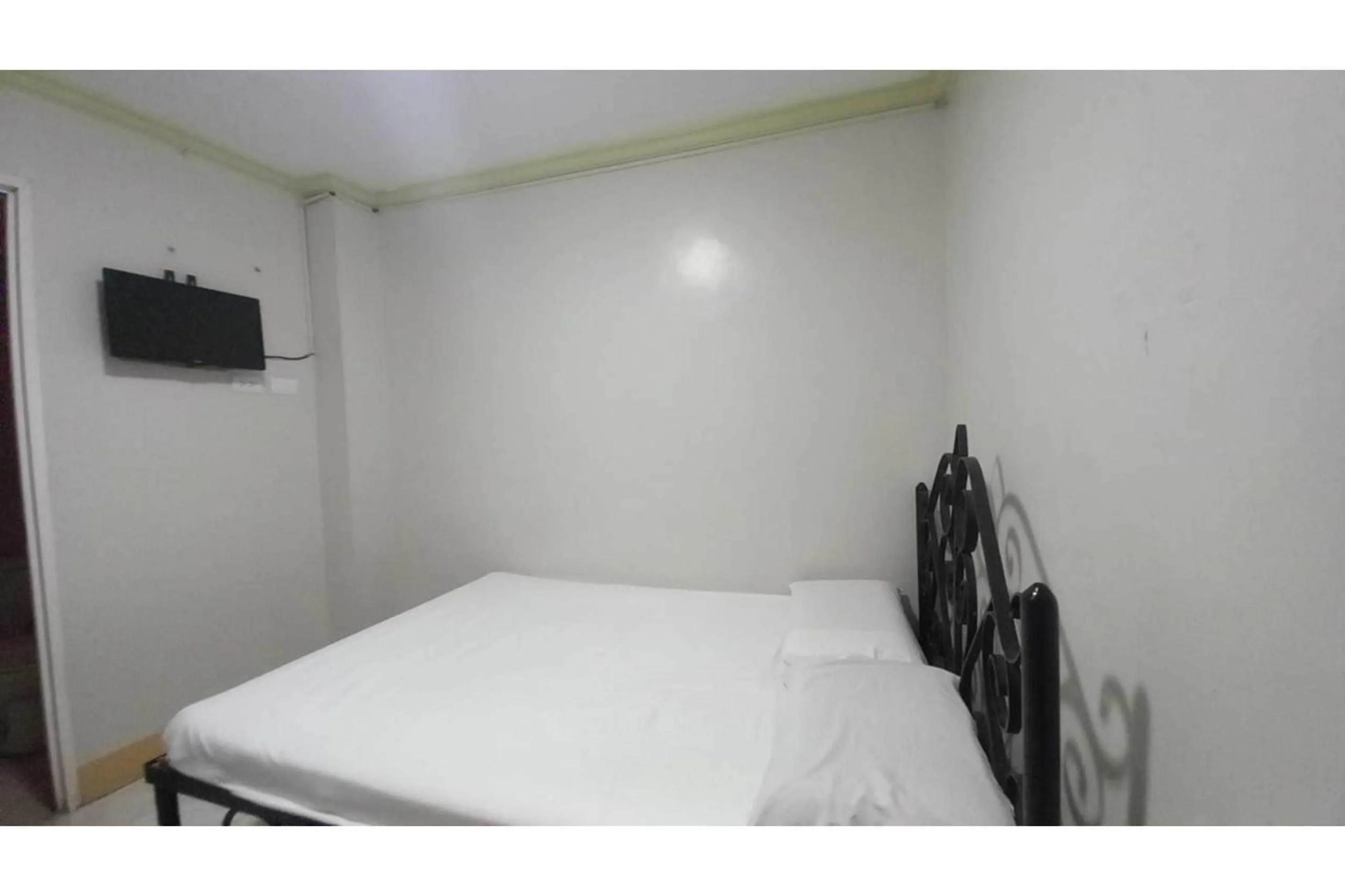 Bedroom, Bed in OYO 1066 Dorotello Apartelle