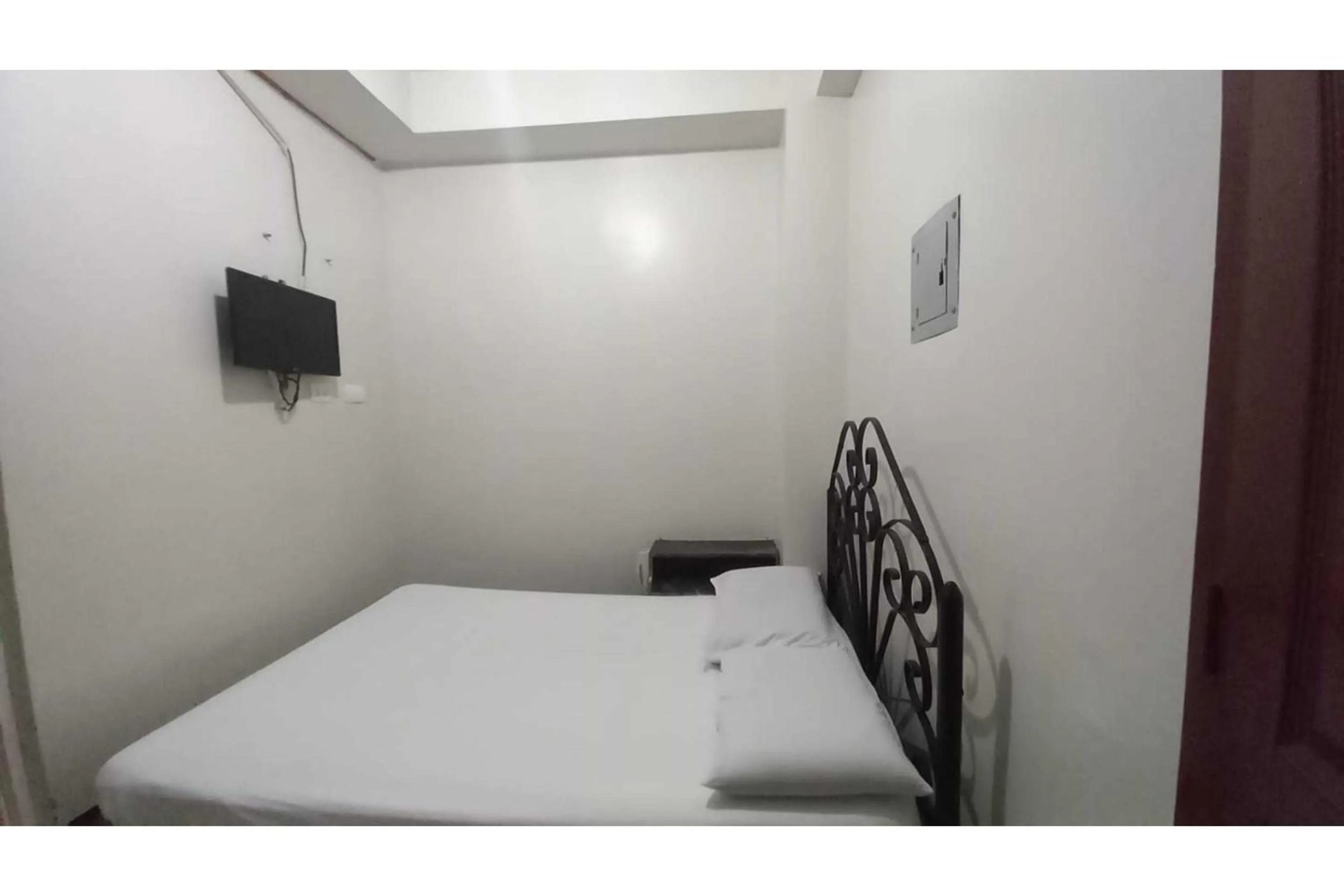 Bedroom, Bed in OYO 1066 Dorotello Apartelle