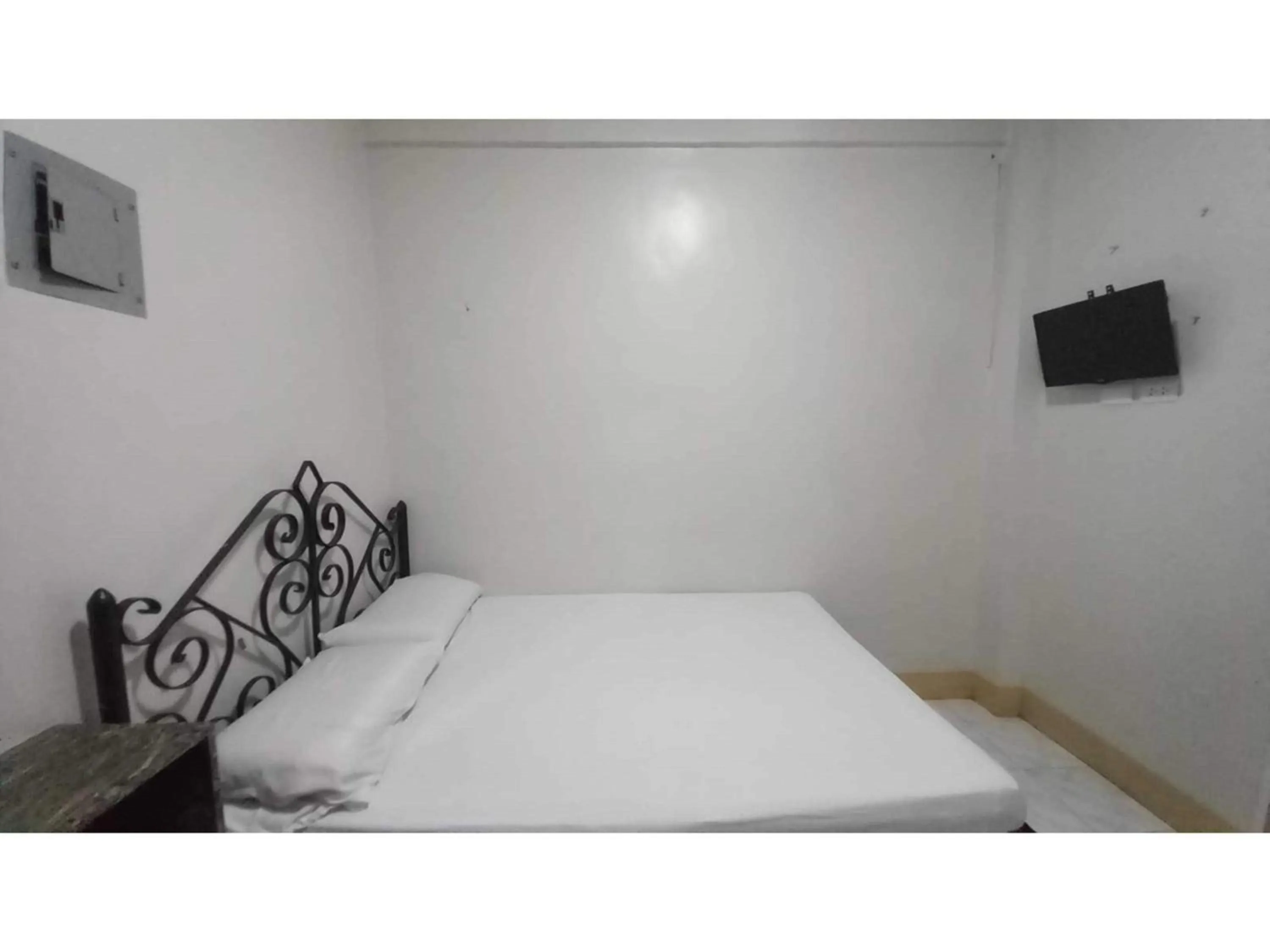 Bedroom, Bed in OYO 1066 Dorotello Apartelle