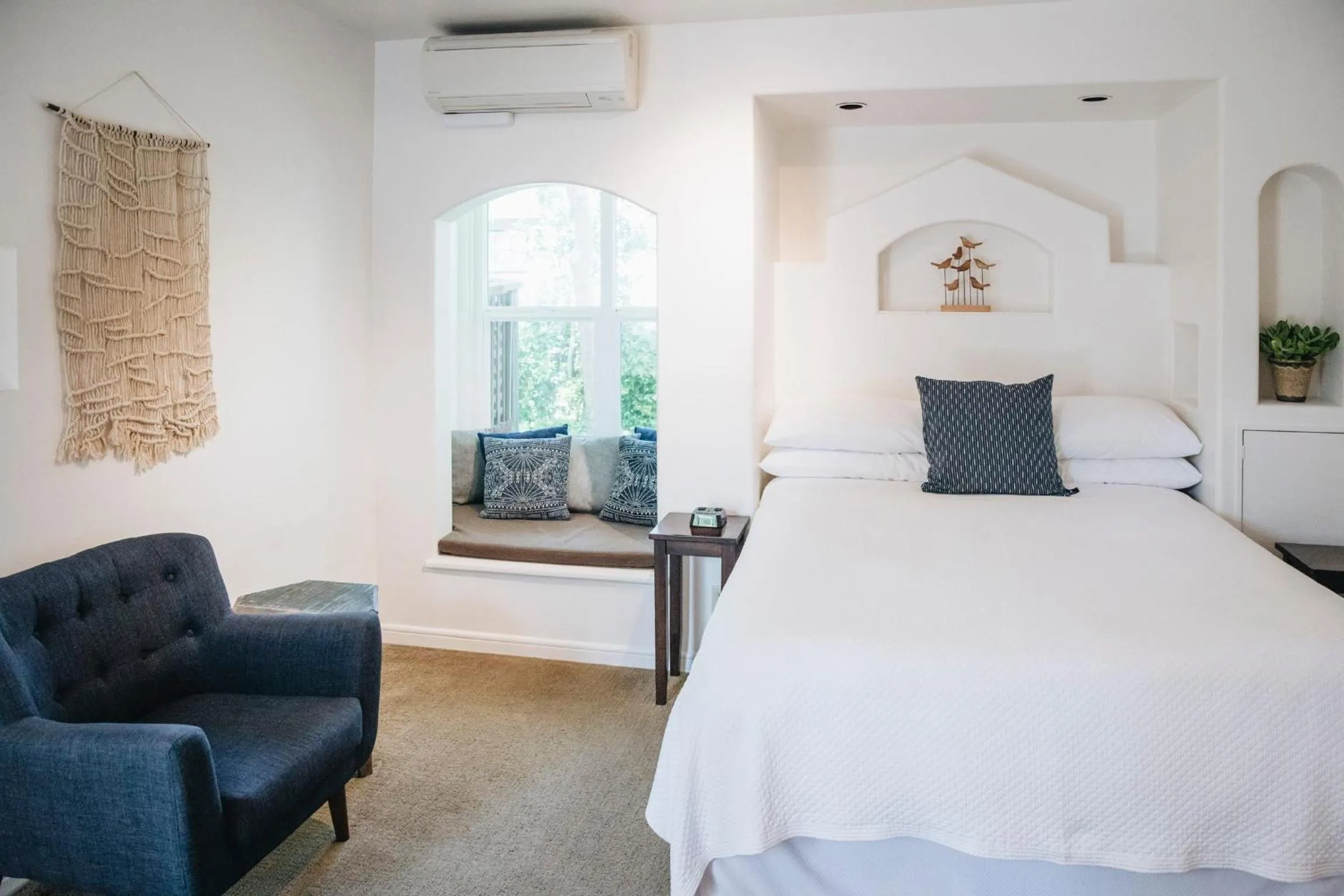 Bed in Cottage Inn & Spa