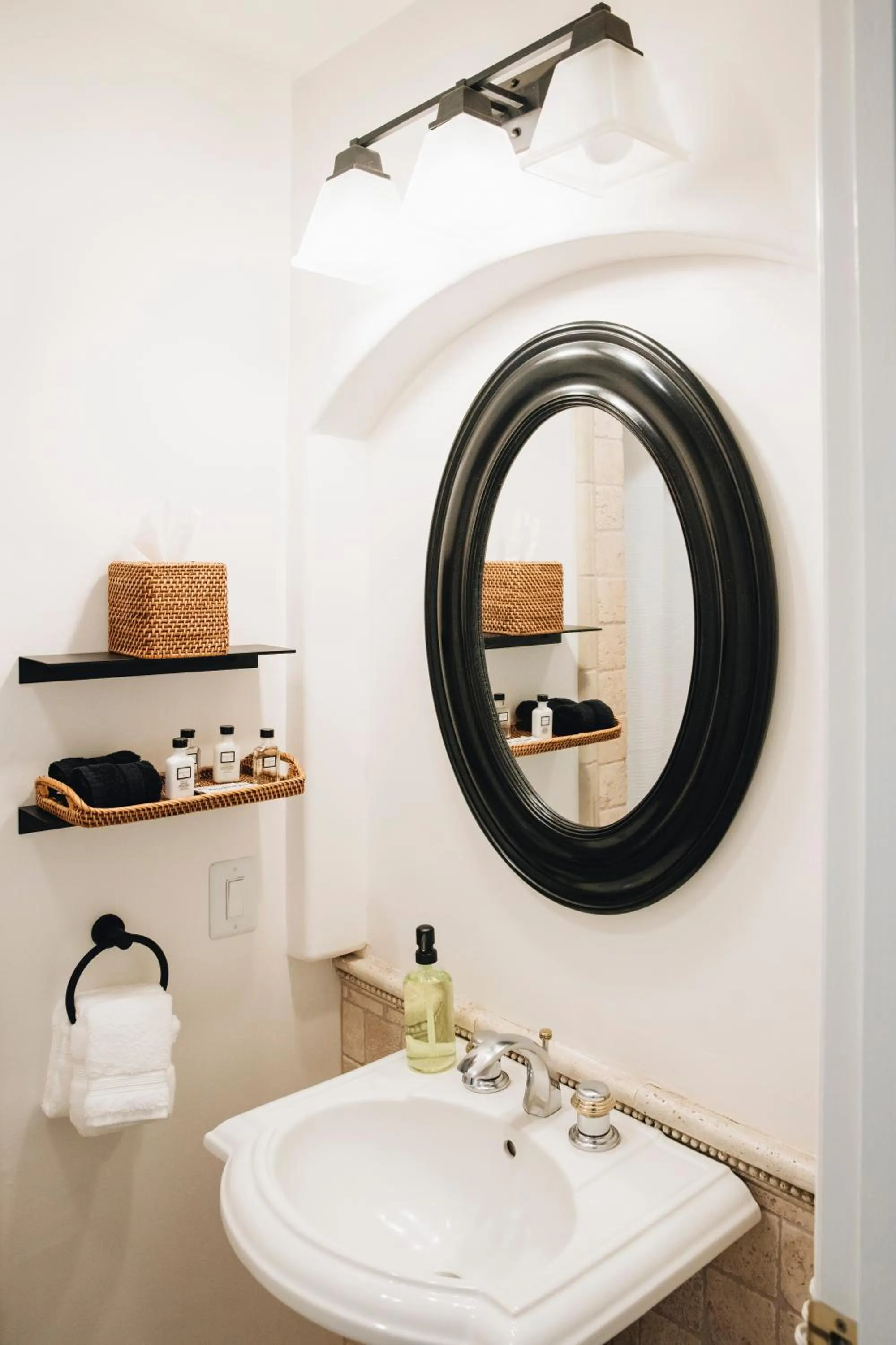 Bathroom in Cottage Inn & Spa