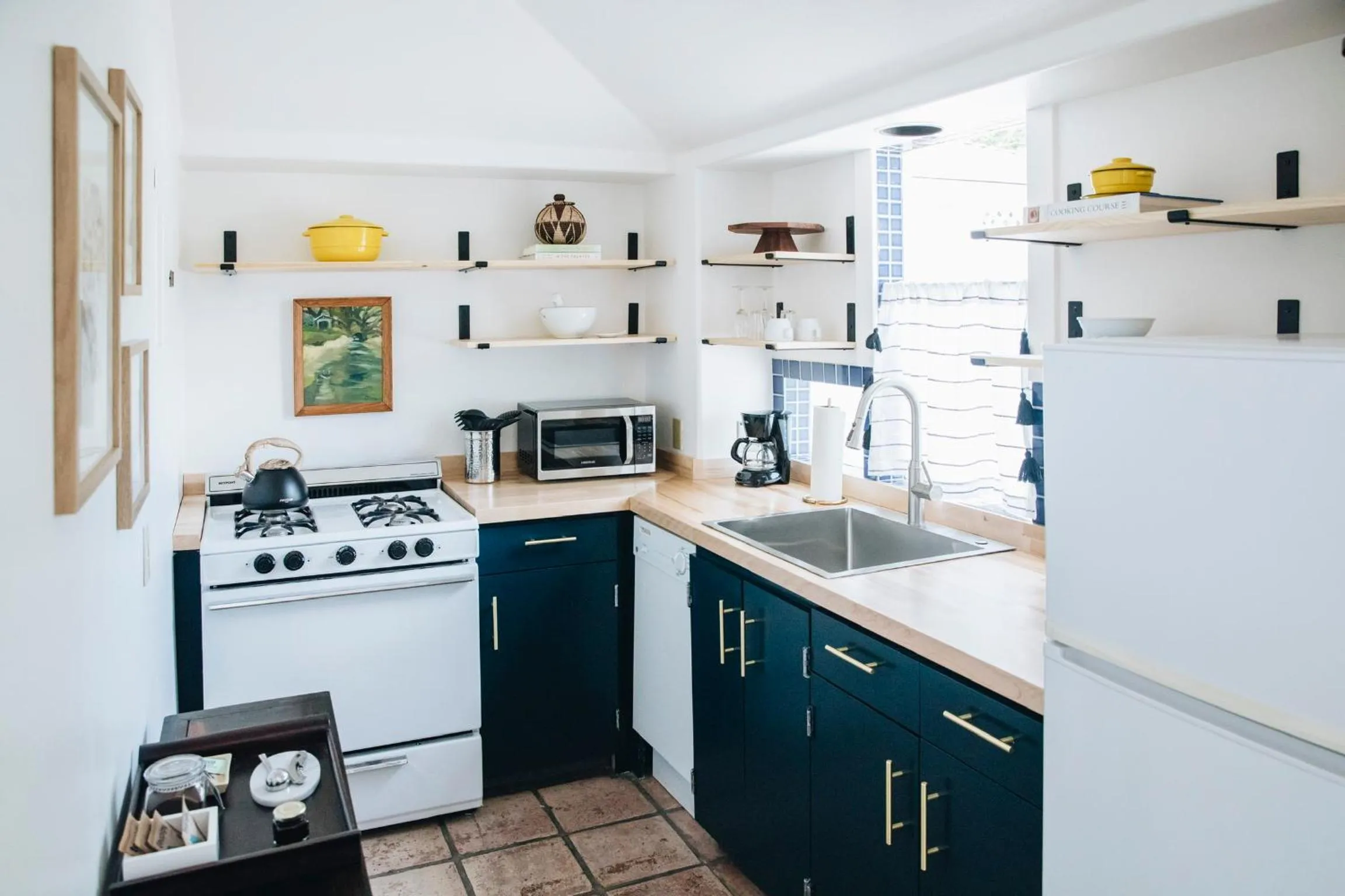 Coffee/tea facilities in Cottage Inn & Spa