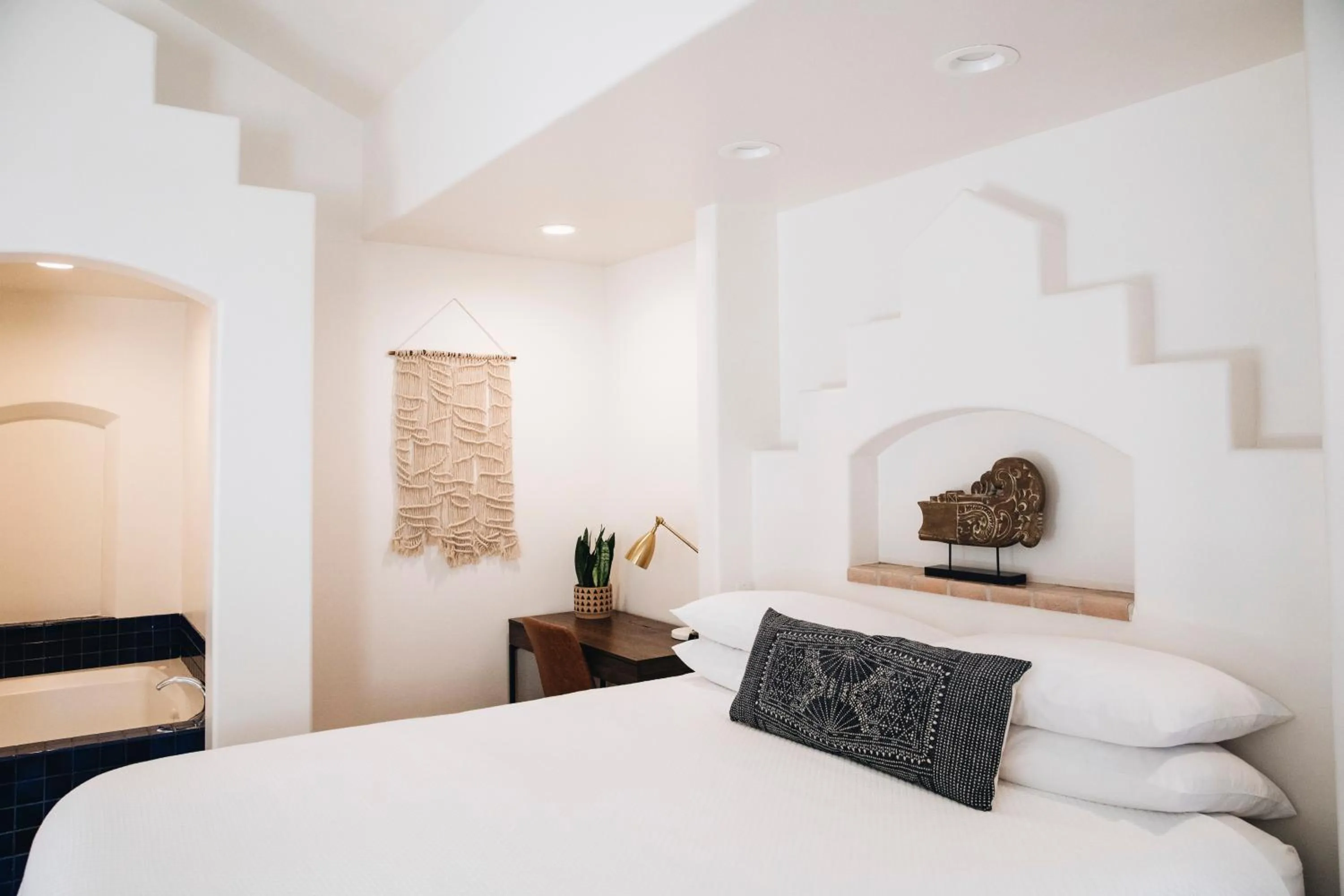 Bedroom, Bed in Cottage Inn & Spa