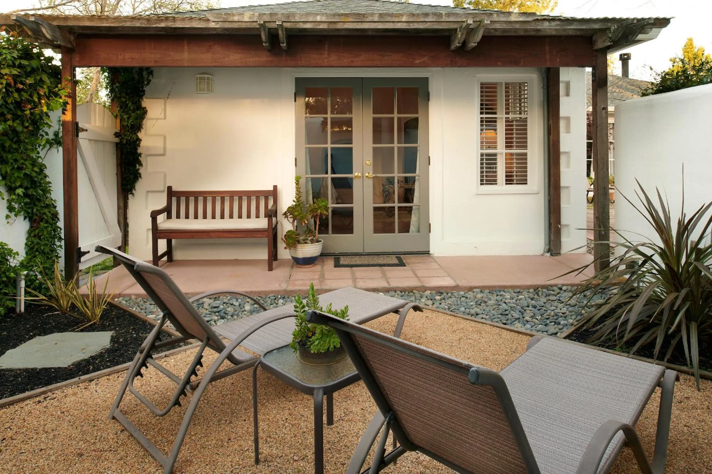 Patio in Cottage Inn & Spa