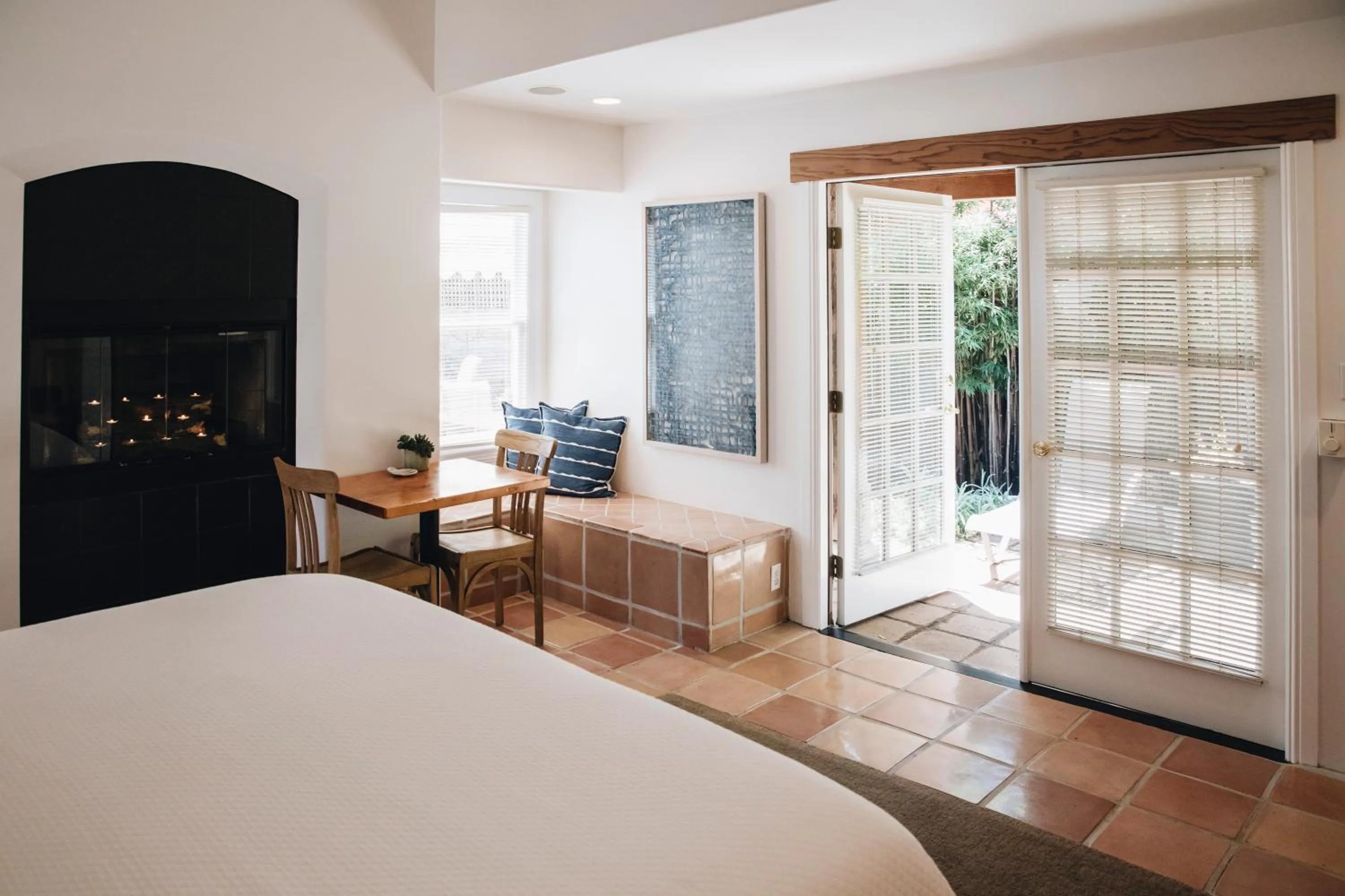 Patio, Bed in Cottage Inn & Spa