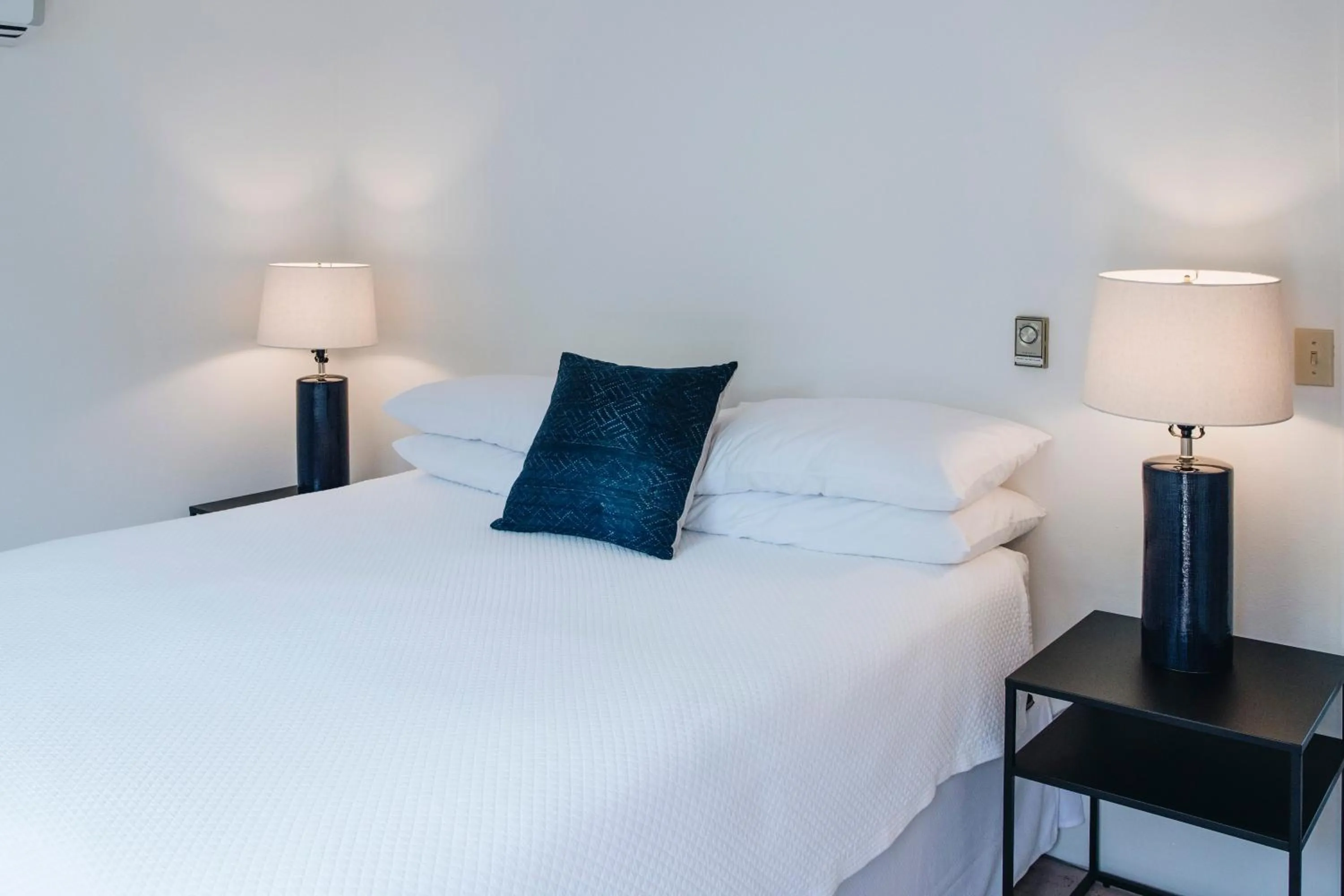 Bedroom, Bed in Cottage Inn & Spa