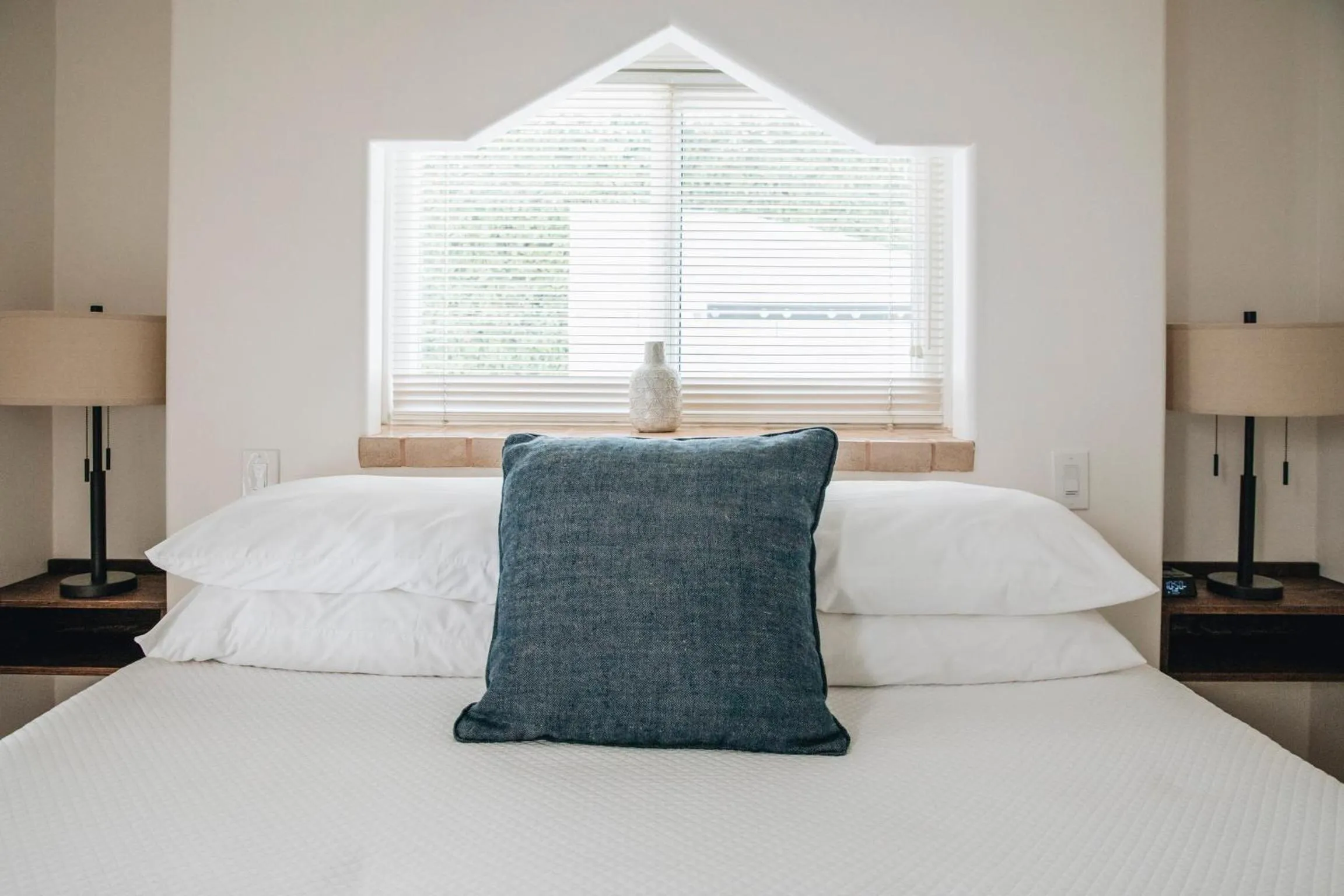 Bed in Cottage Inn & Spa