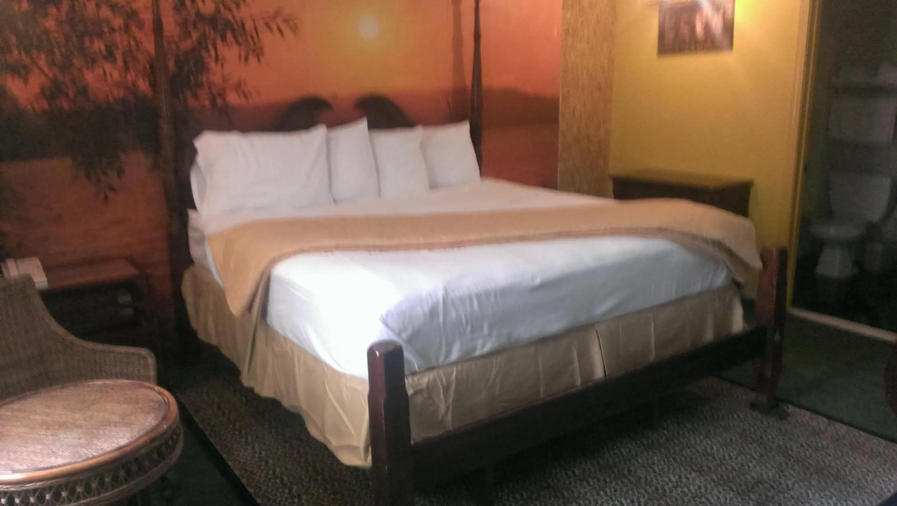 Photo of the whole room, Bed in Branford Motel