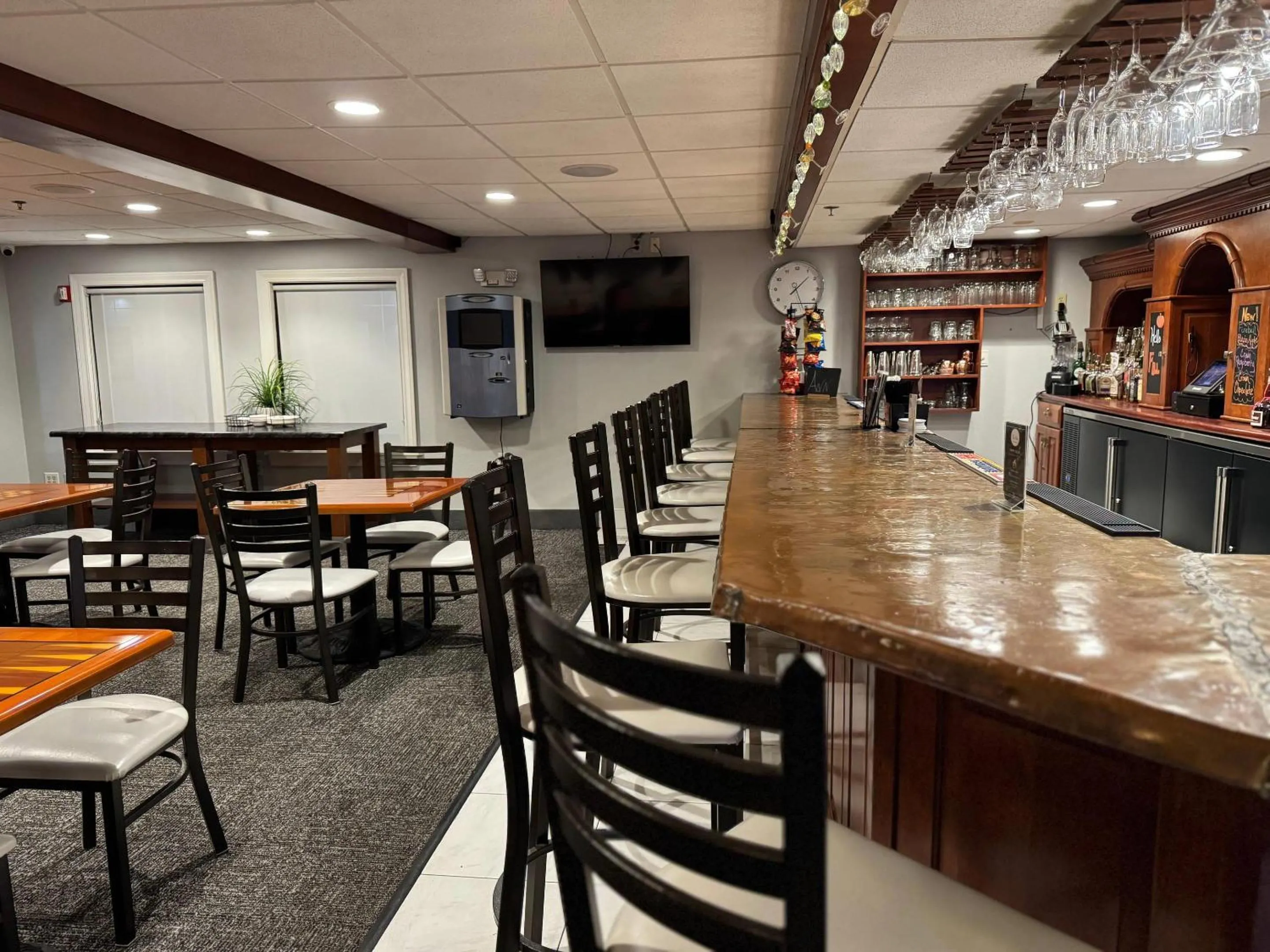 Lounge or bar in Schoenbrunn Inn