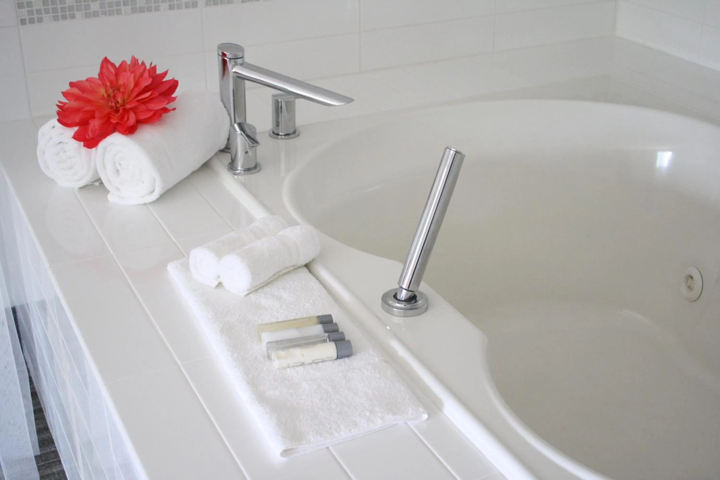 Hot Tub in Schoenbrunn Inn