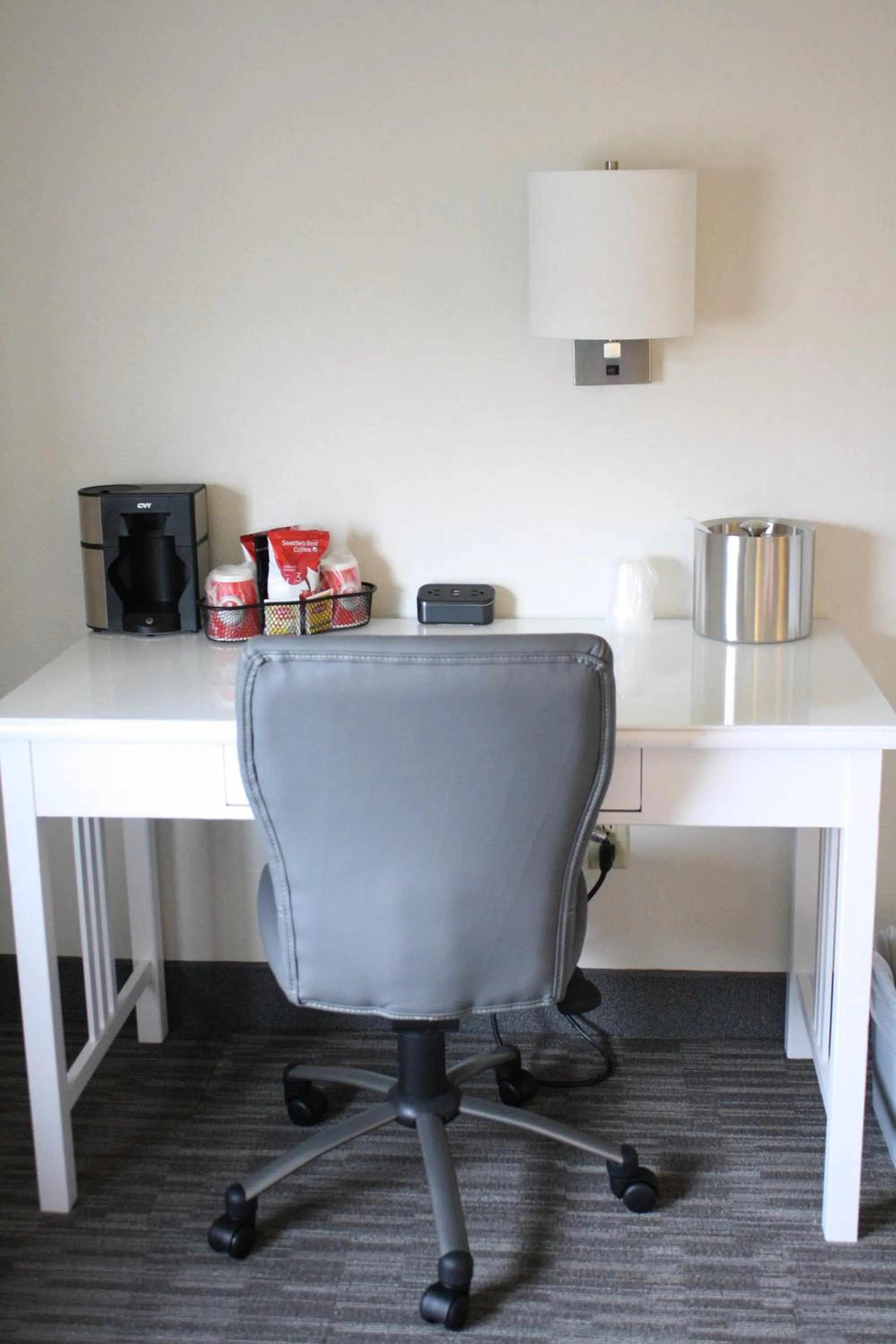 Coffee/tea facilities in Schoenbrunn Inn