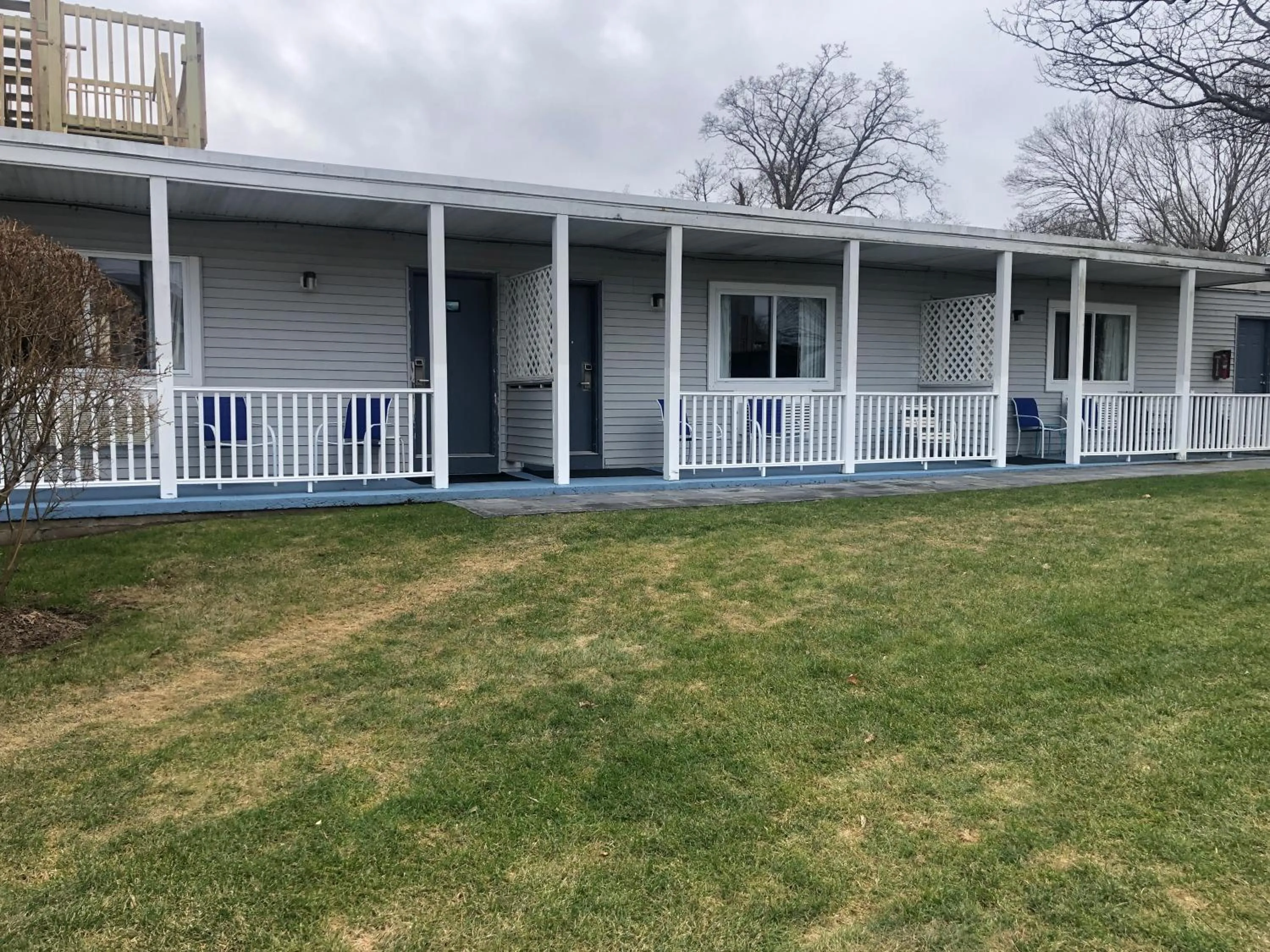 Facade/entrance in The Atlantic House