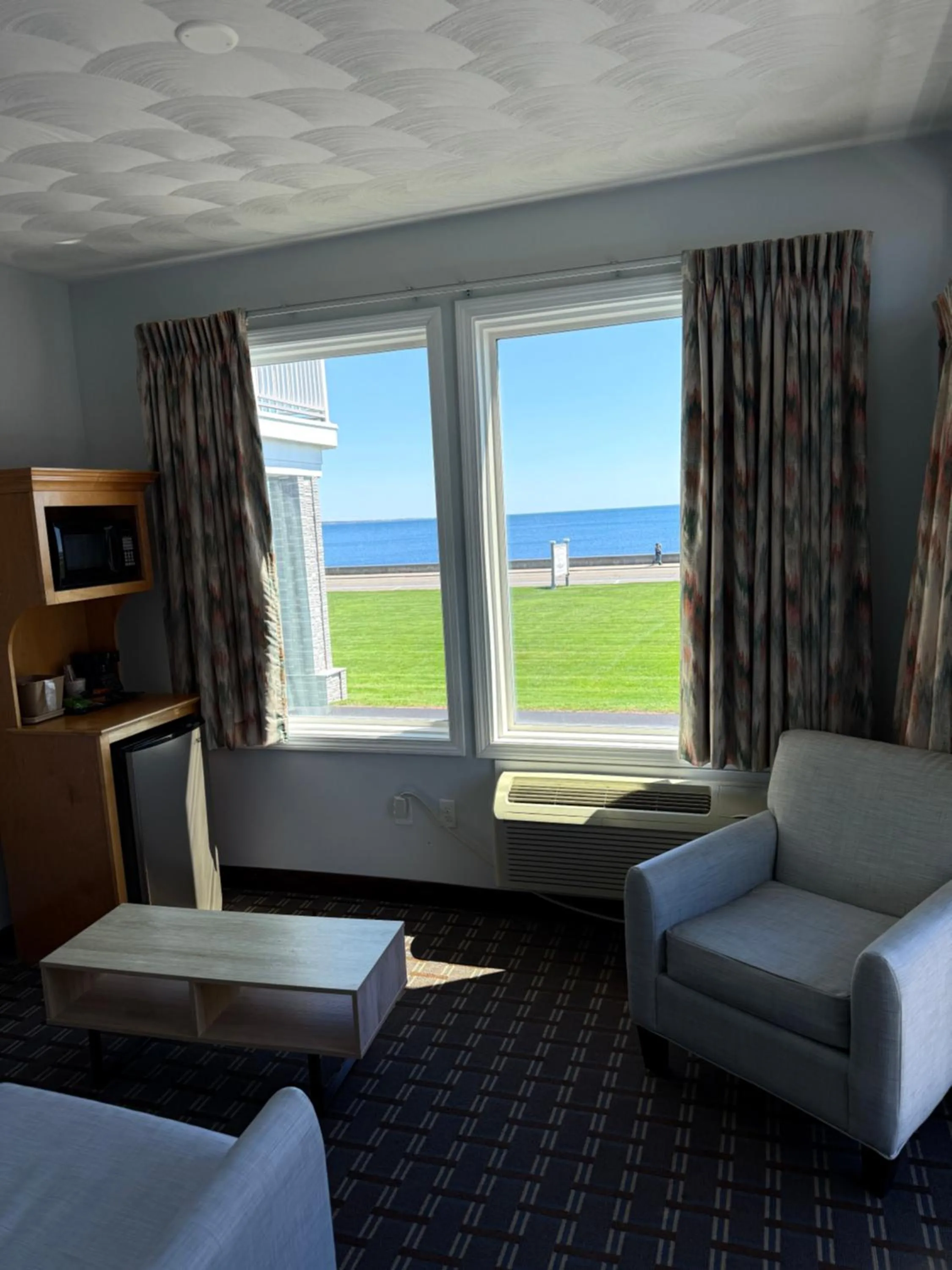 Seating area, Bed in The Atlantic House