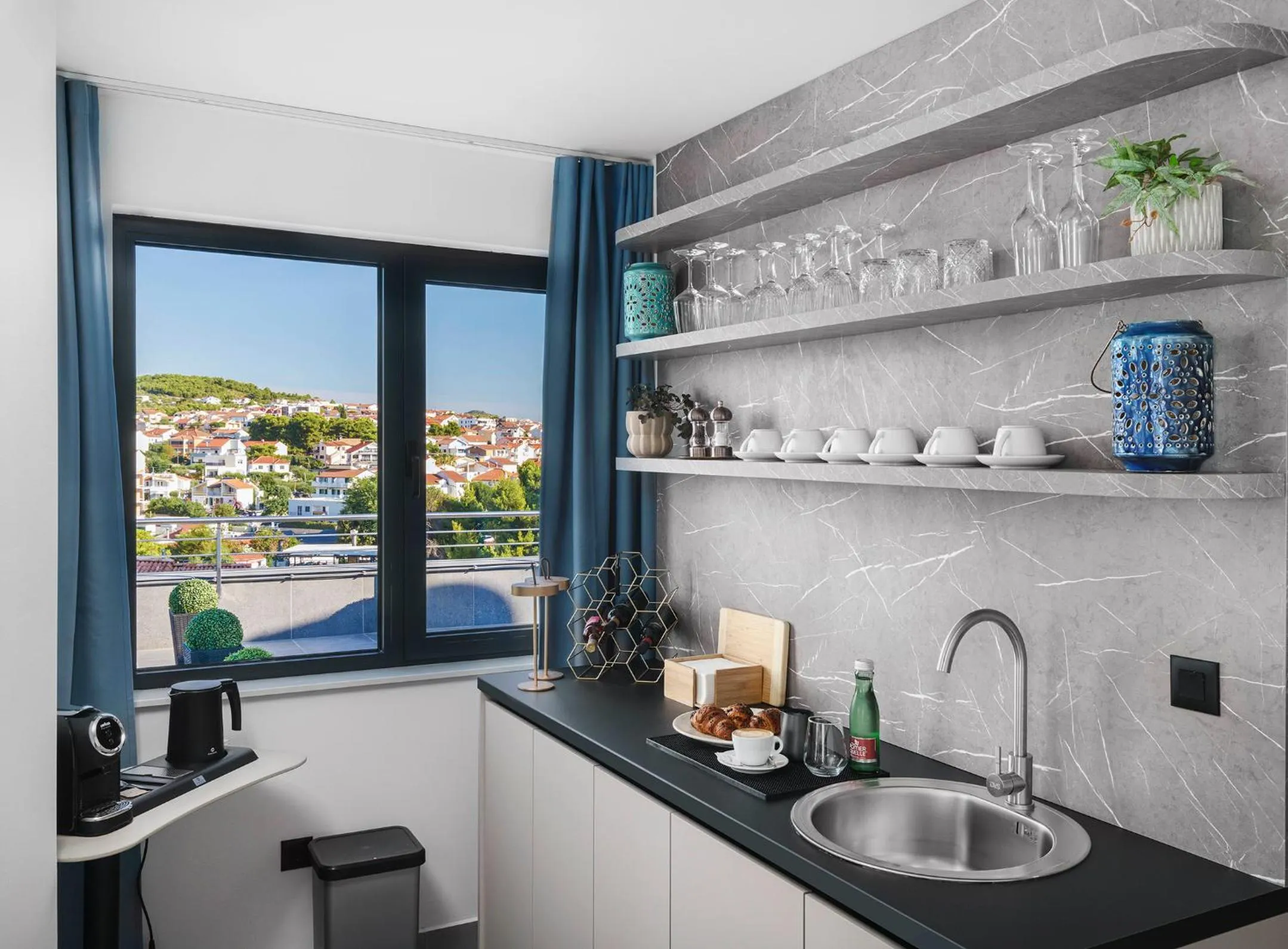 Coffee/tea facilities in SeeSea Hotel