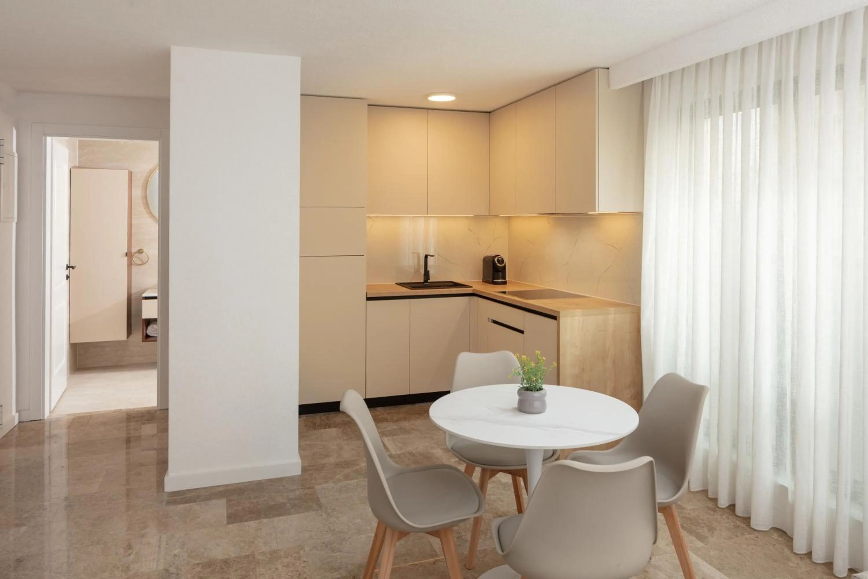 Kitchen or kitchenette in SeeSea Hotel