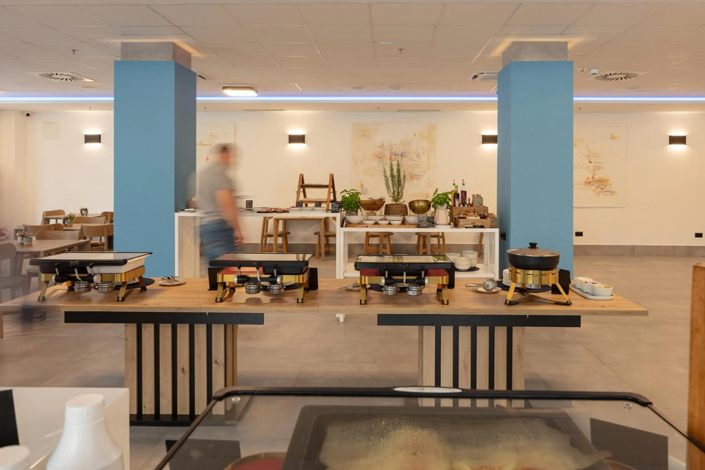 Restaurant/places to eat in SeeSea Hotel