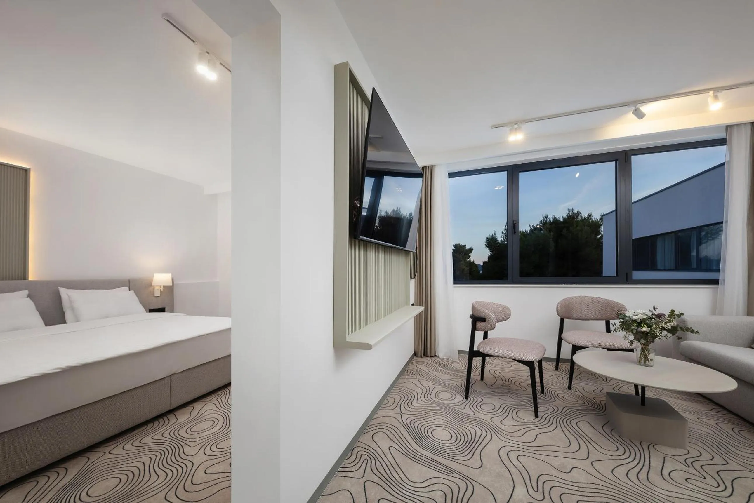 Communal lounge/ TV room, Bed in SeeSea Hotel