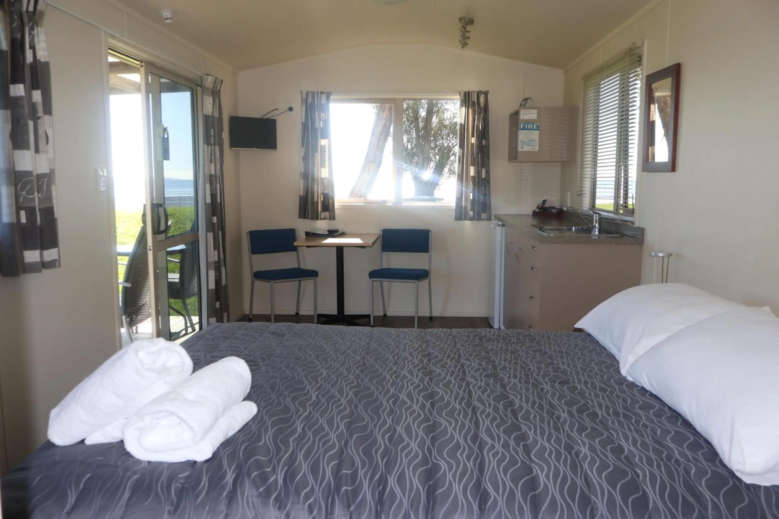 Bed in Pohara Beach TOP 10 Holiday Park