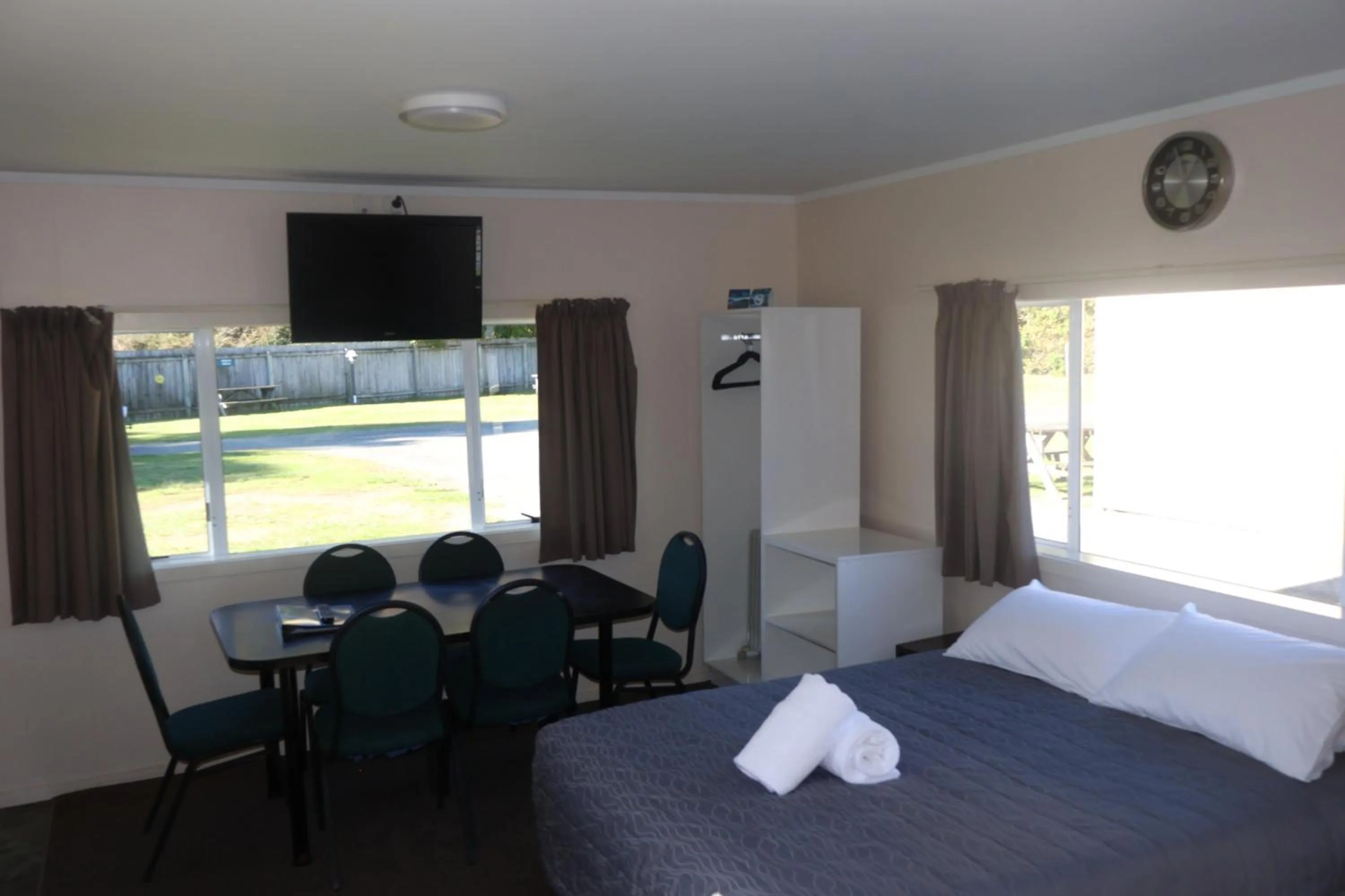 Bed in Pohara Beach TOP 10 Holiday Park