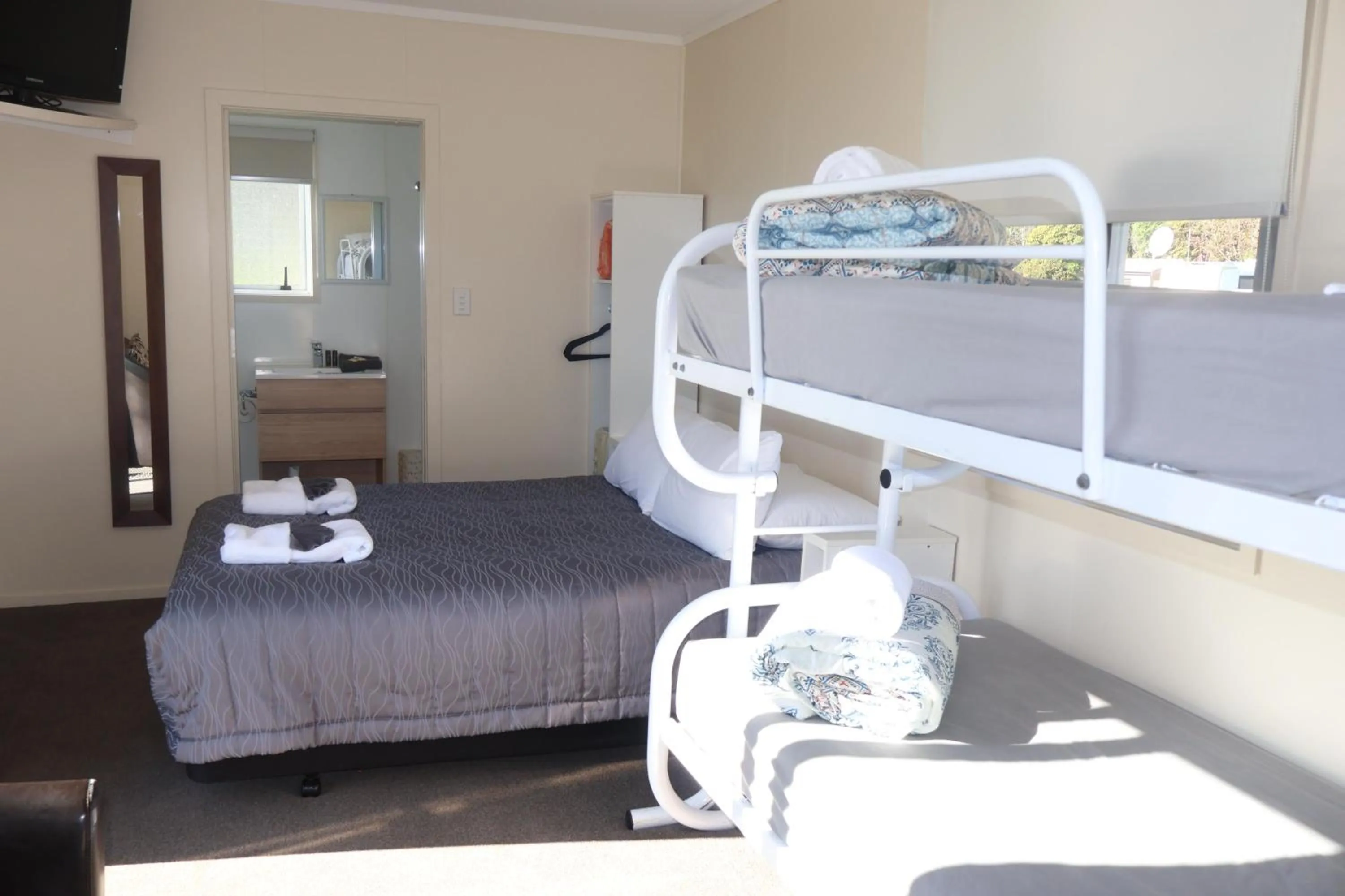 Bed in Pohara Beach TOP 10 Holiday Park