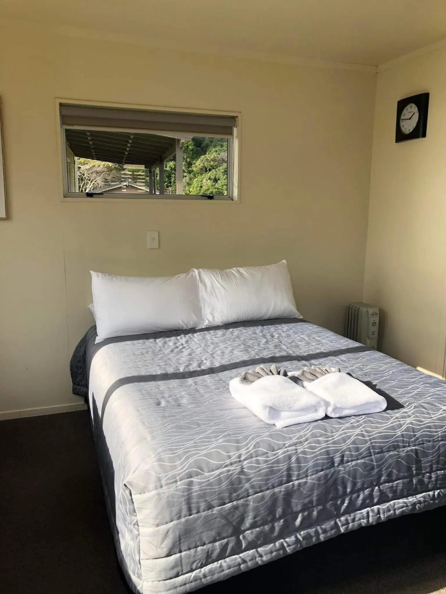 Bed in Pohara Beach TOP 10 Holiday Park