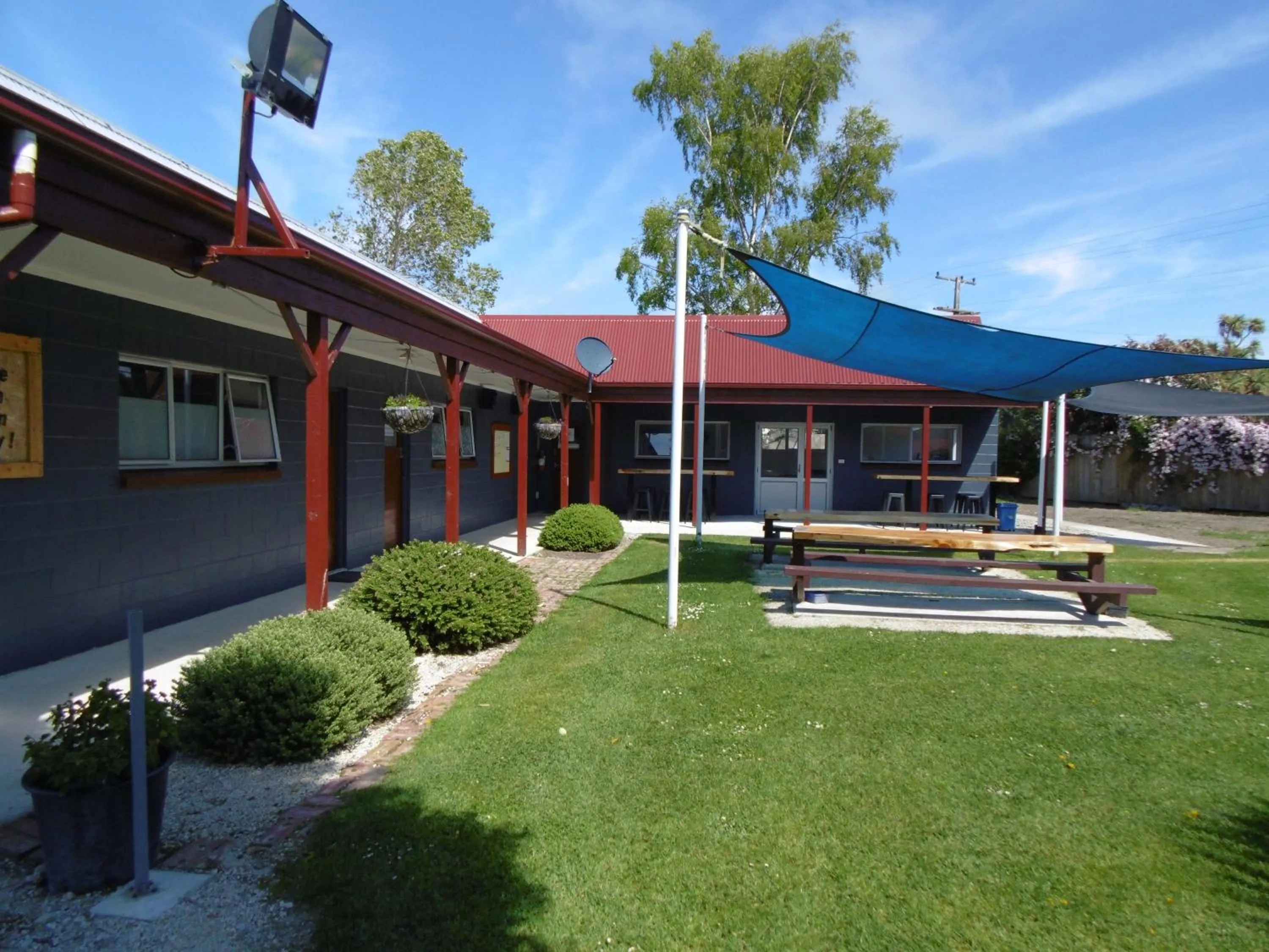 Area and facilities in Glenavys Waitaki River Motor Camp