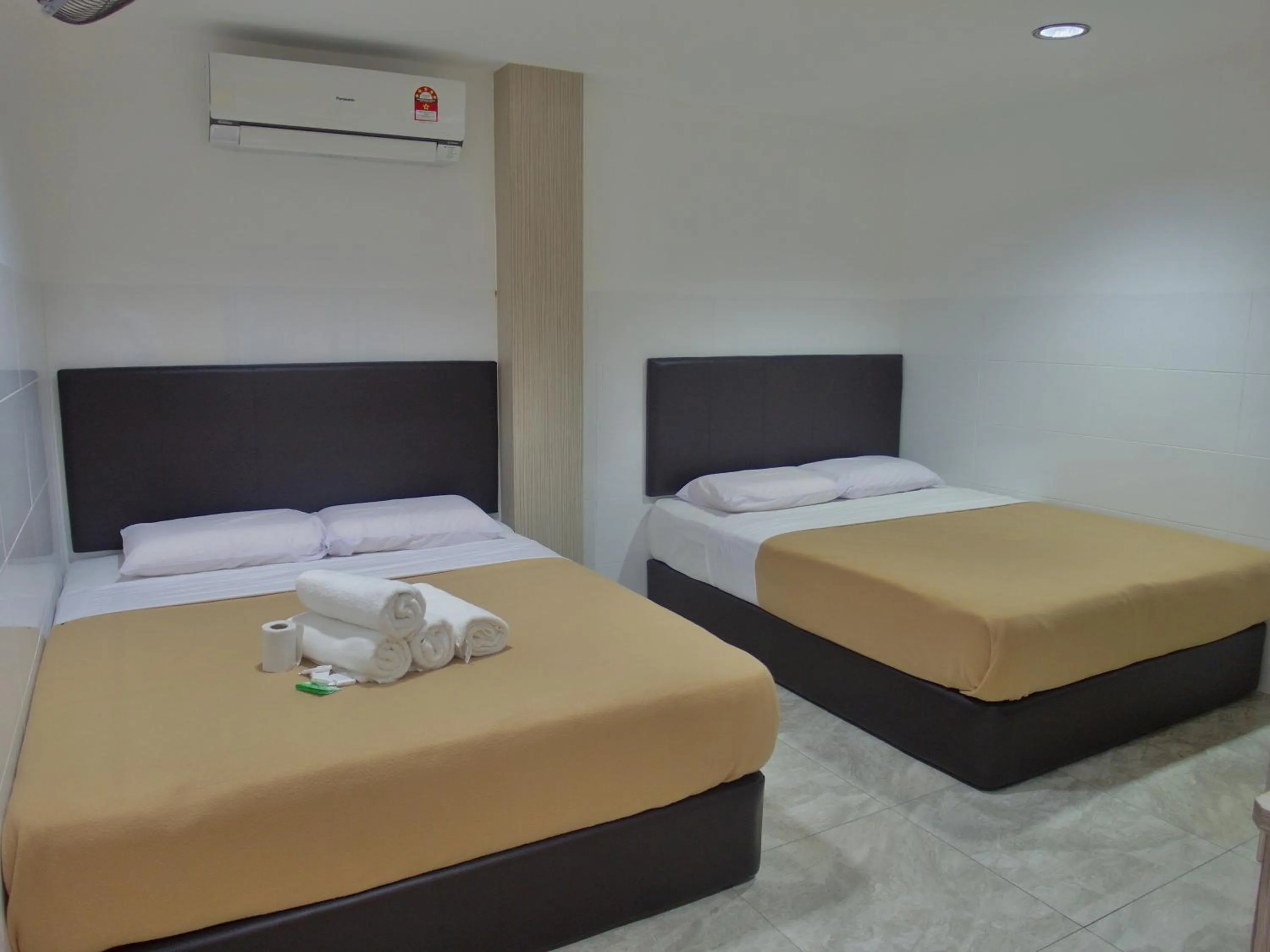 Photo of the whole room, Bed in Comfort Two Hotel