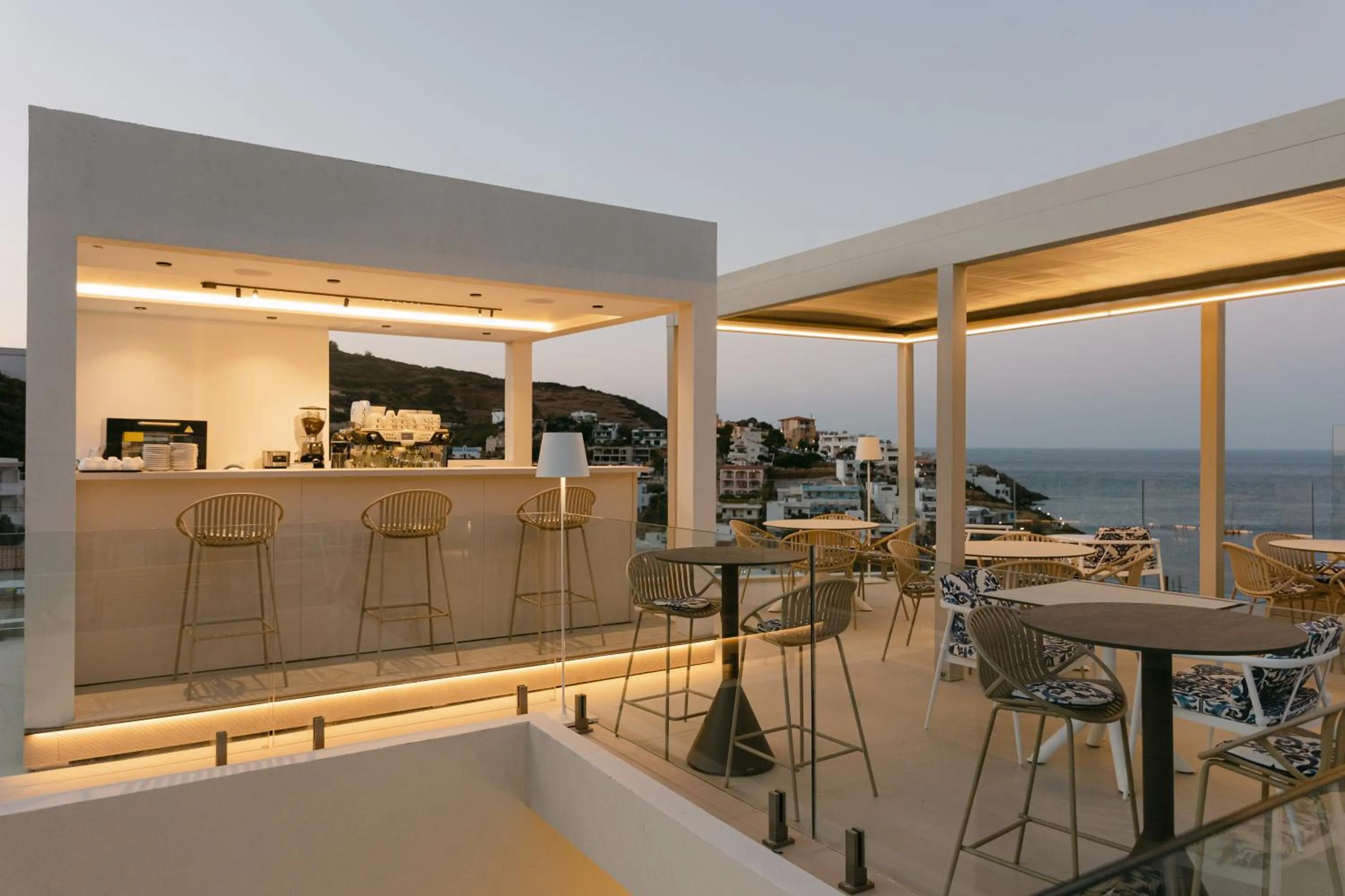 Restaurant/places to eat in Golden Luxury Suites