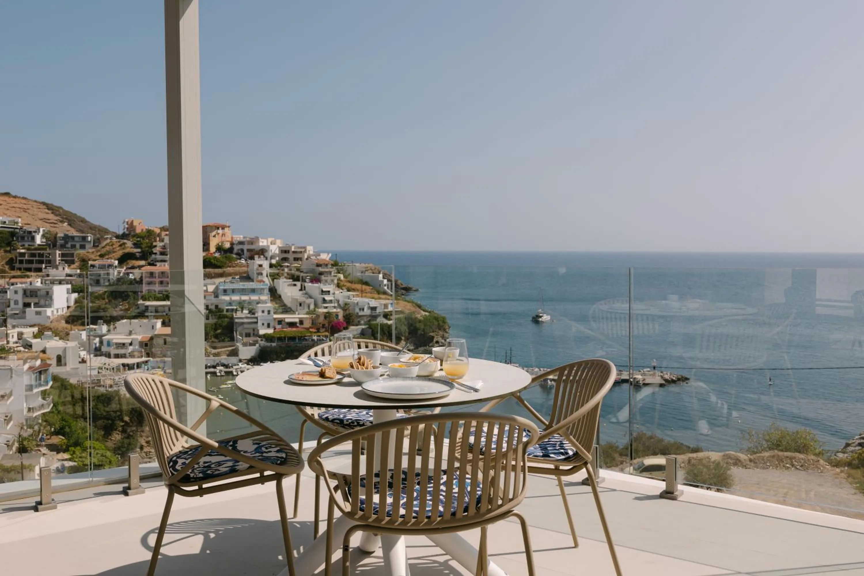 Breakfast in Golden Luxury Suites