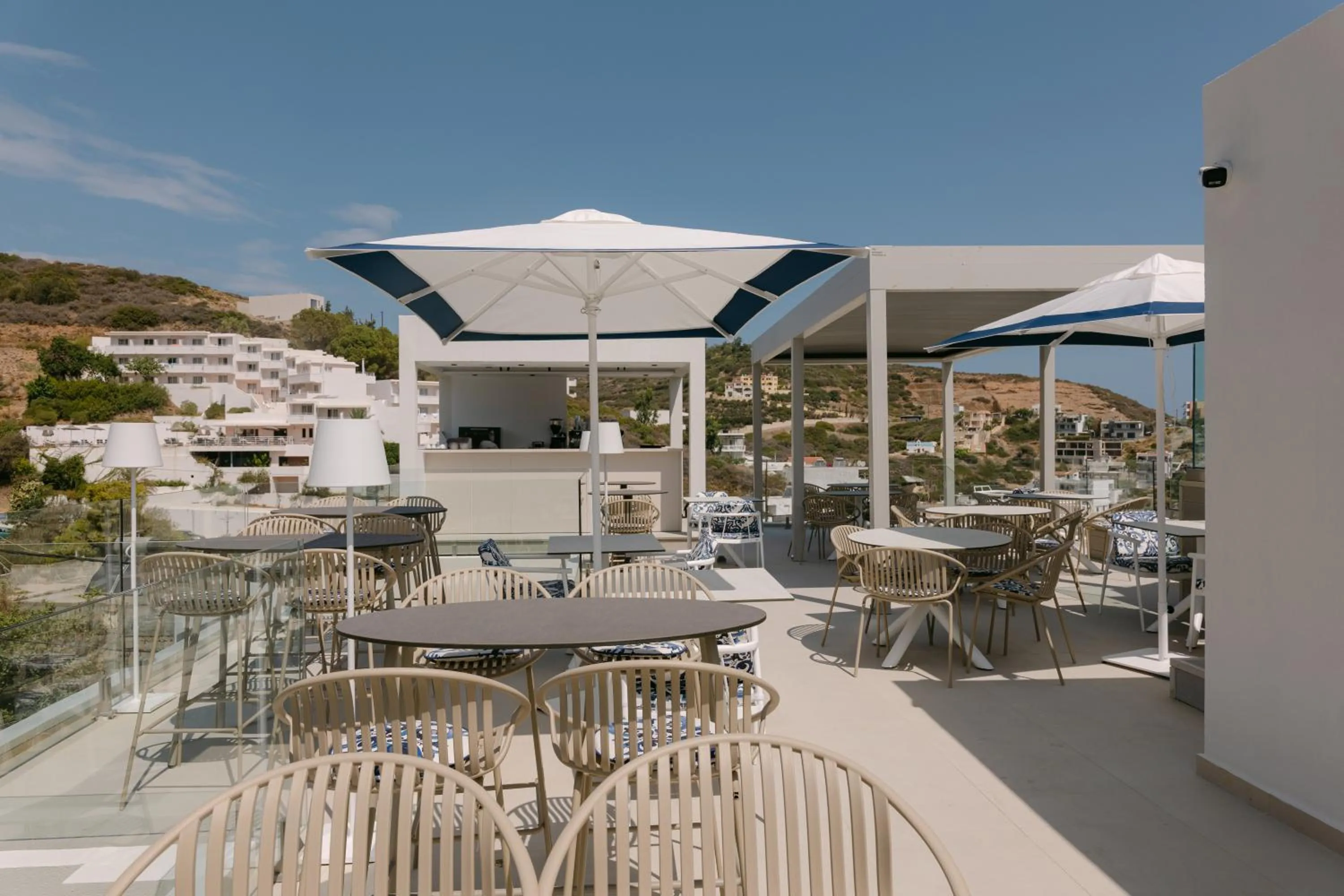 Restaurant/places to eat in Golden Luxury Suites