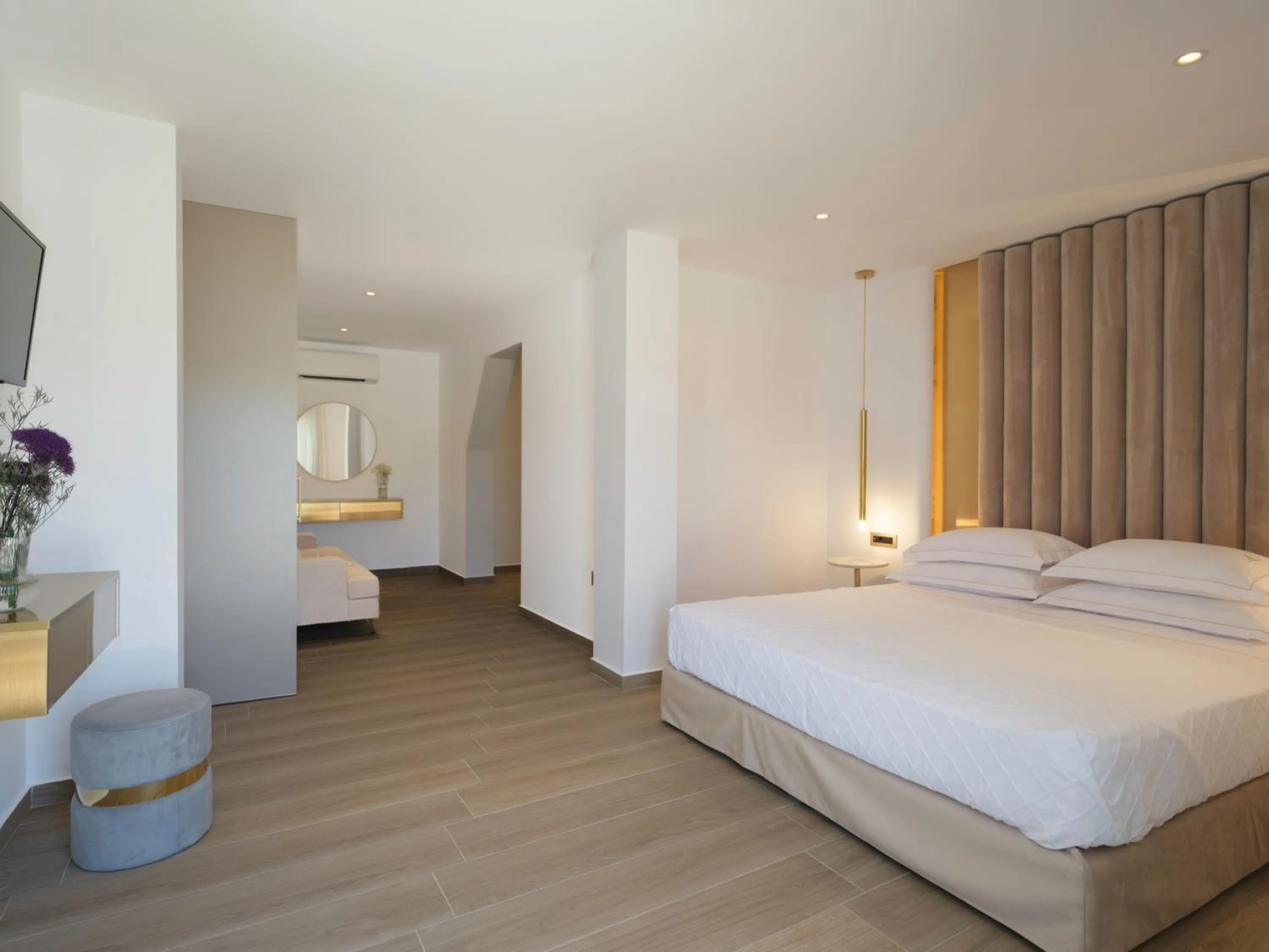 Bed in Golden Luxury Suites