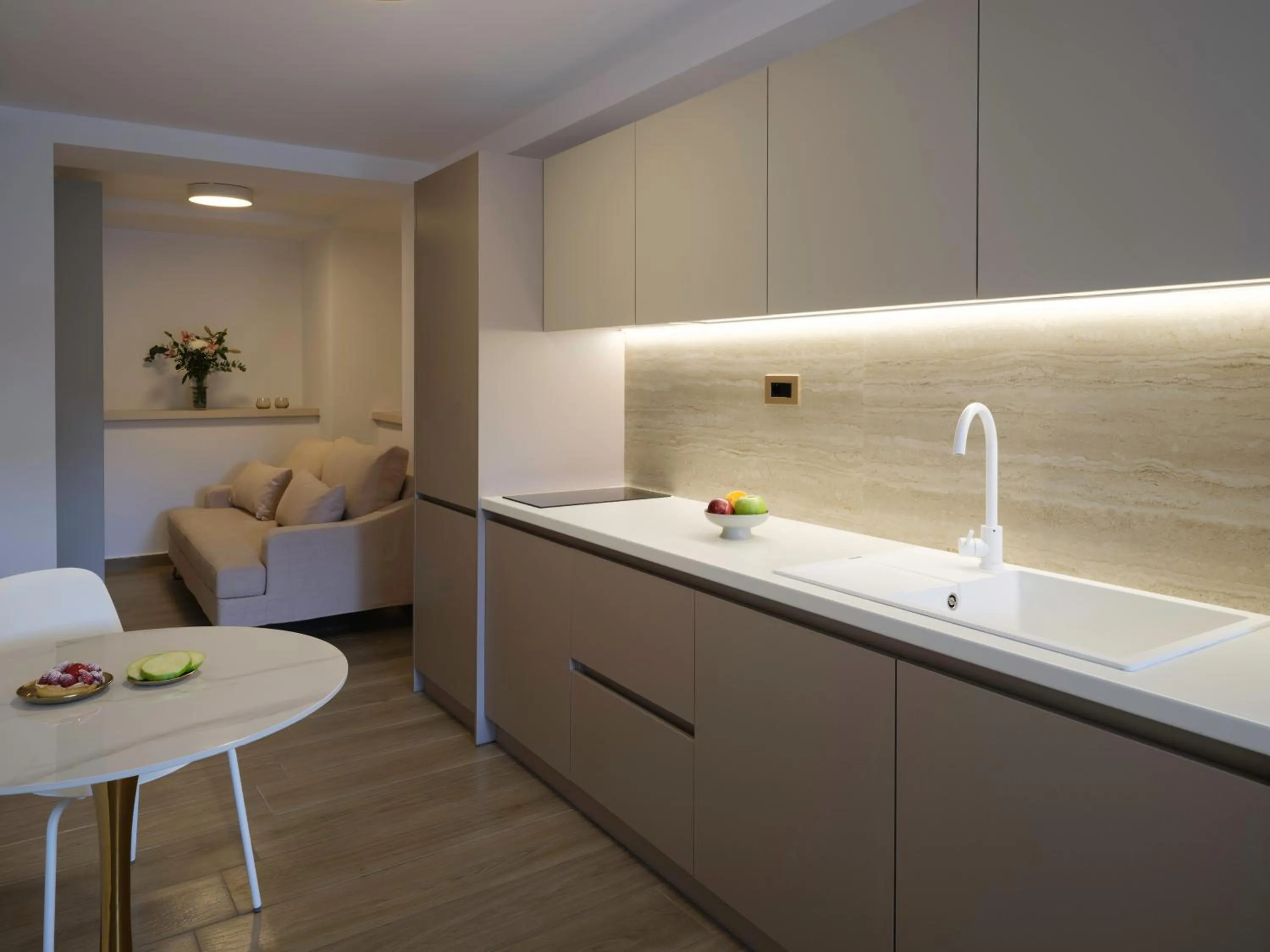 TV and multimedia in Golden Luxury Suites