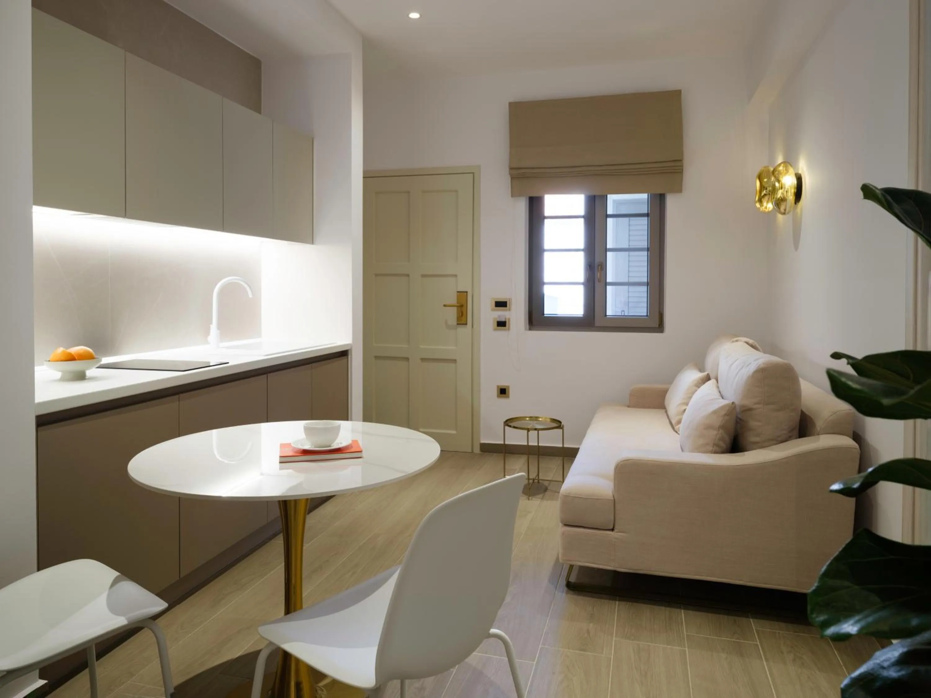Kitchen or kitchenette in Golden Luxury Suites