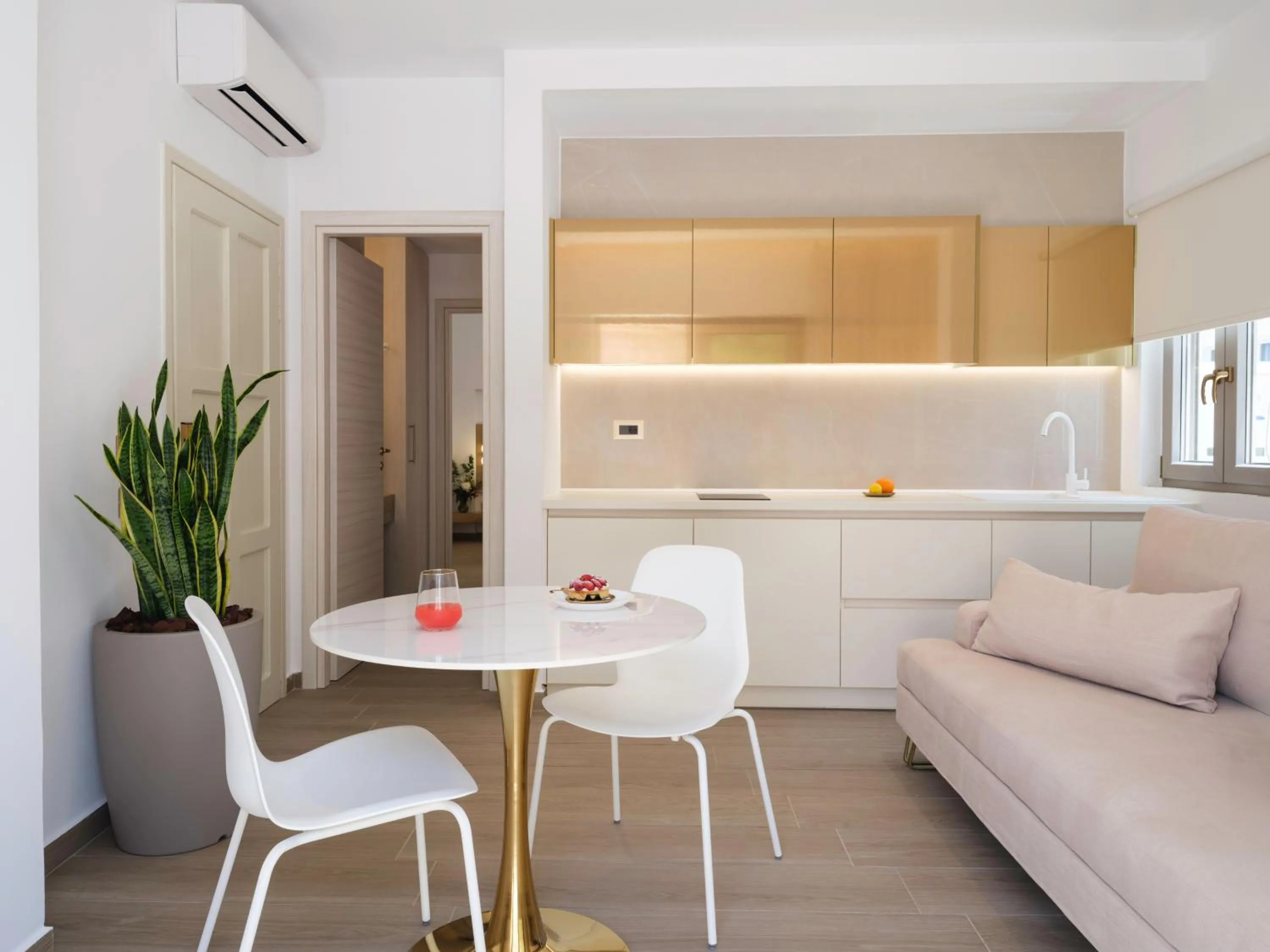 Kitchen or kitchenette in Golden Luxury Suites