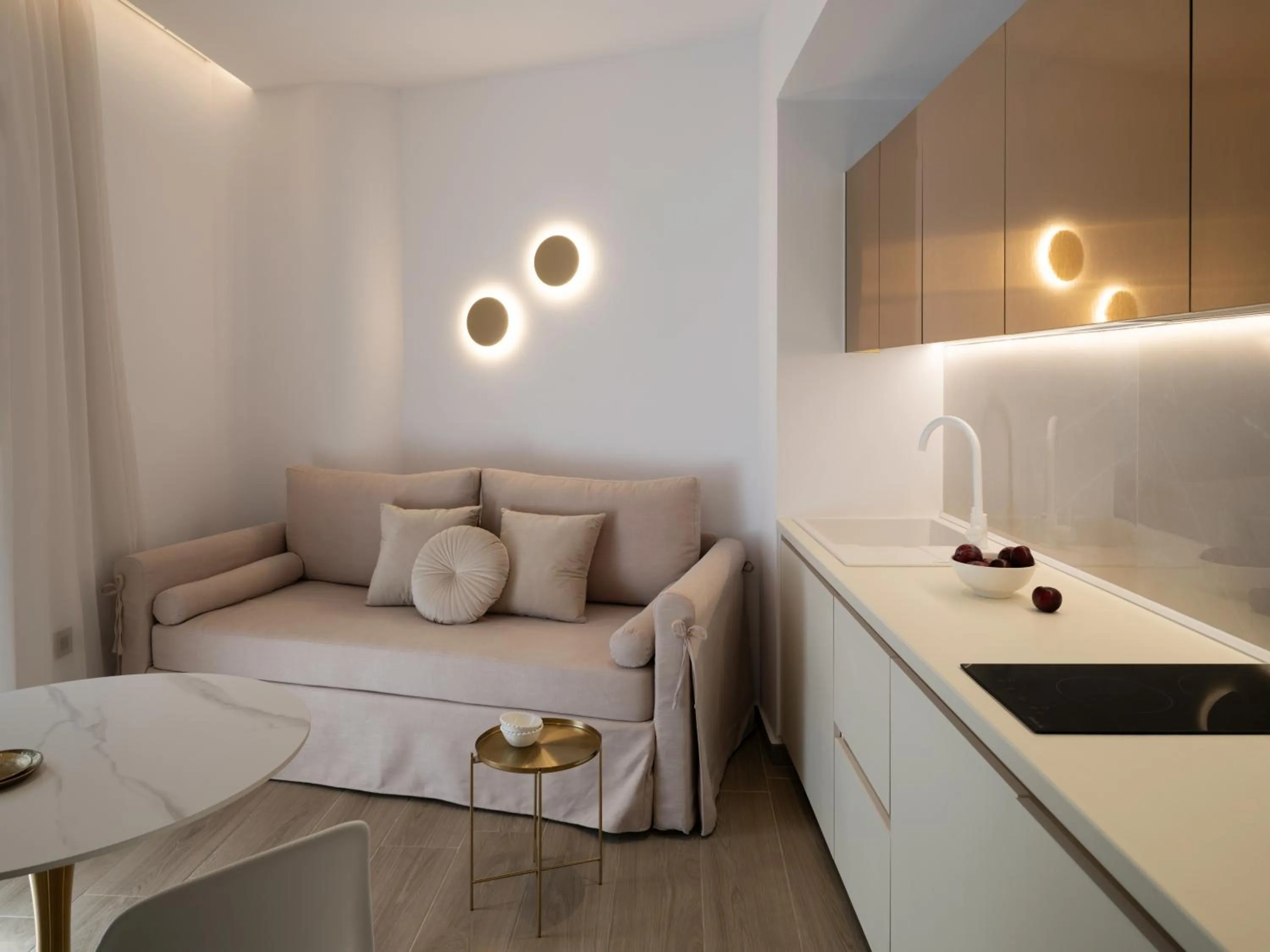 Kitchen or kitchenette in Golden Luxury Suites