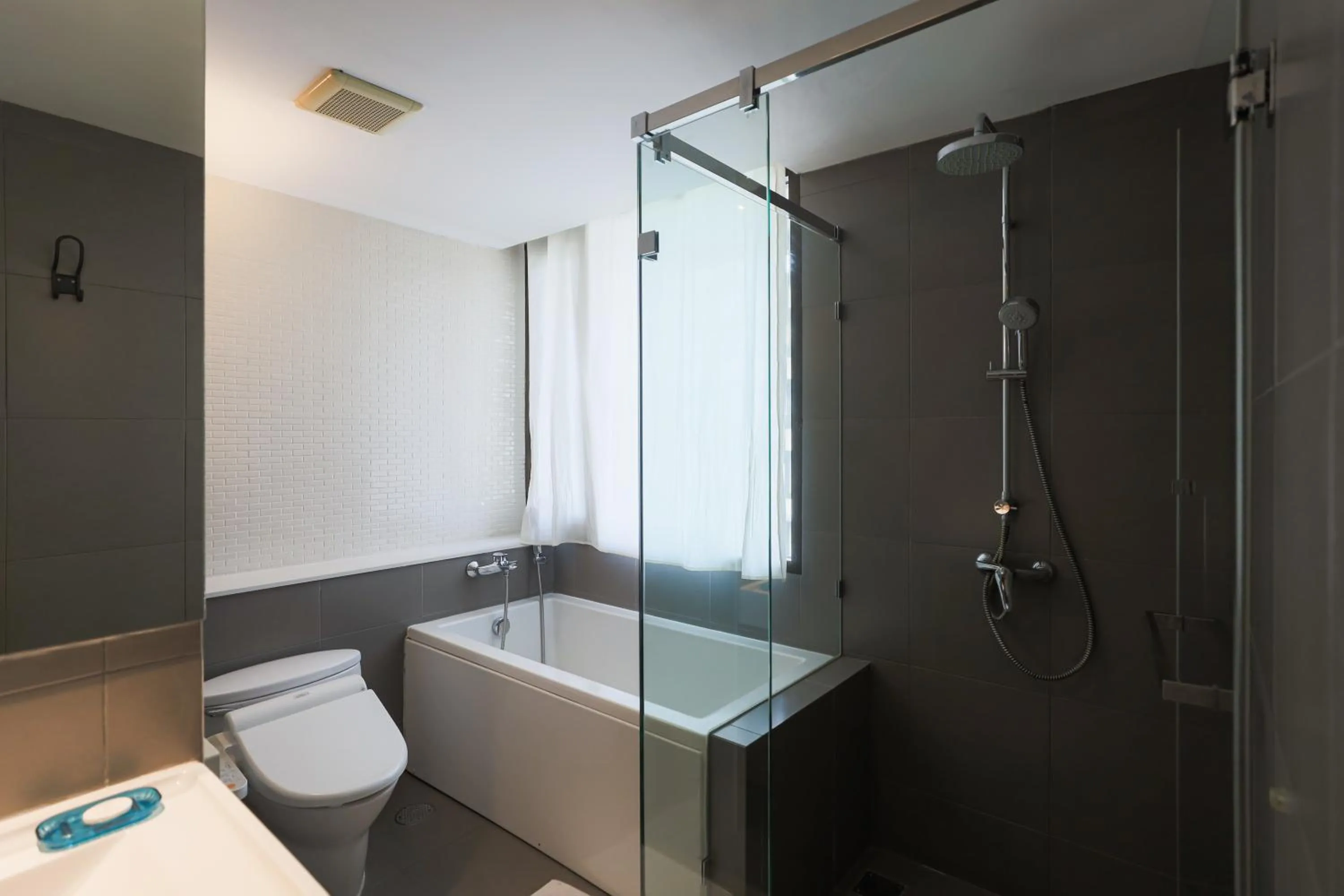 Shower in Balcony Courtyard Sriracha Hotel & Serviced Apartments