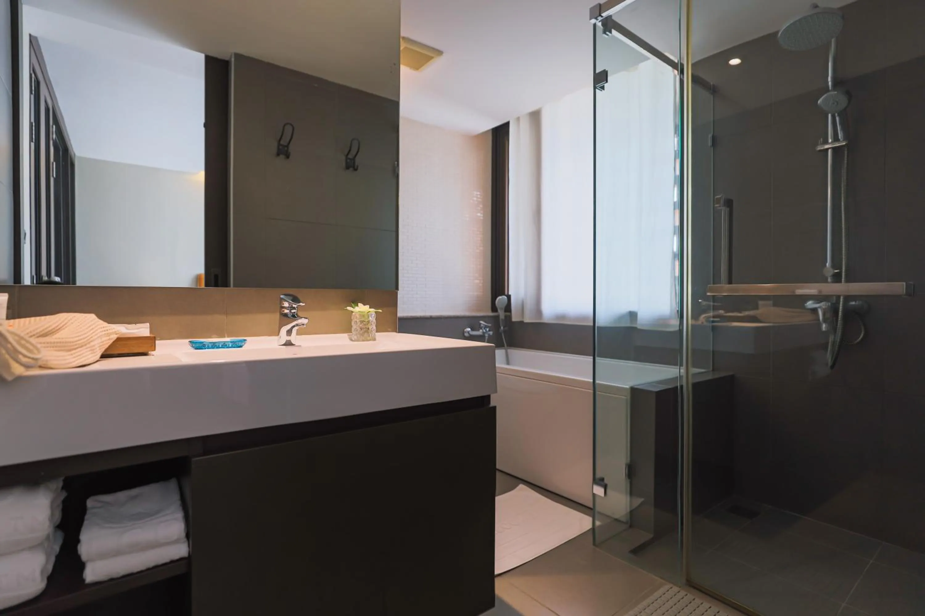 Shower in Balcony Courtyard Sriracha Hotel & Serviced Apartments