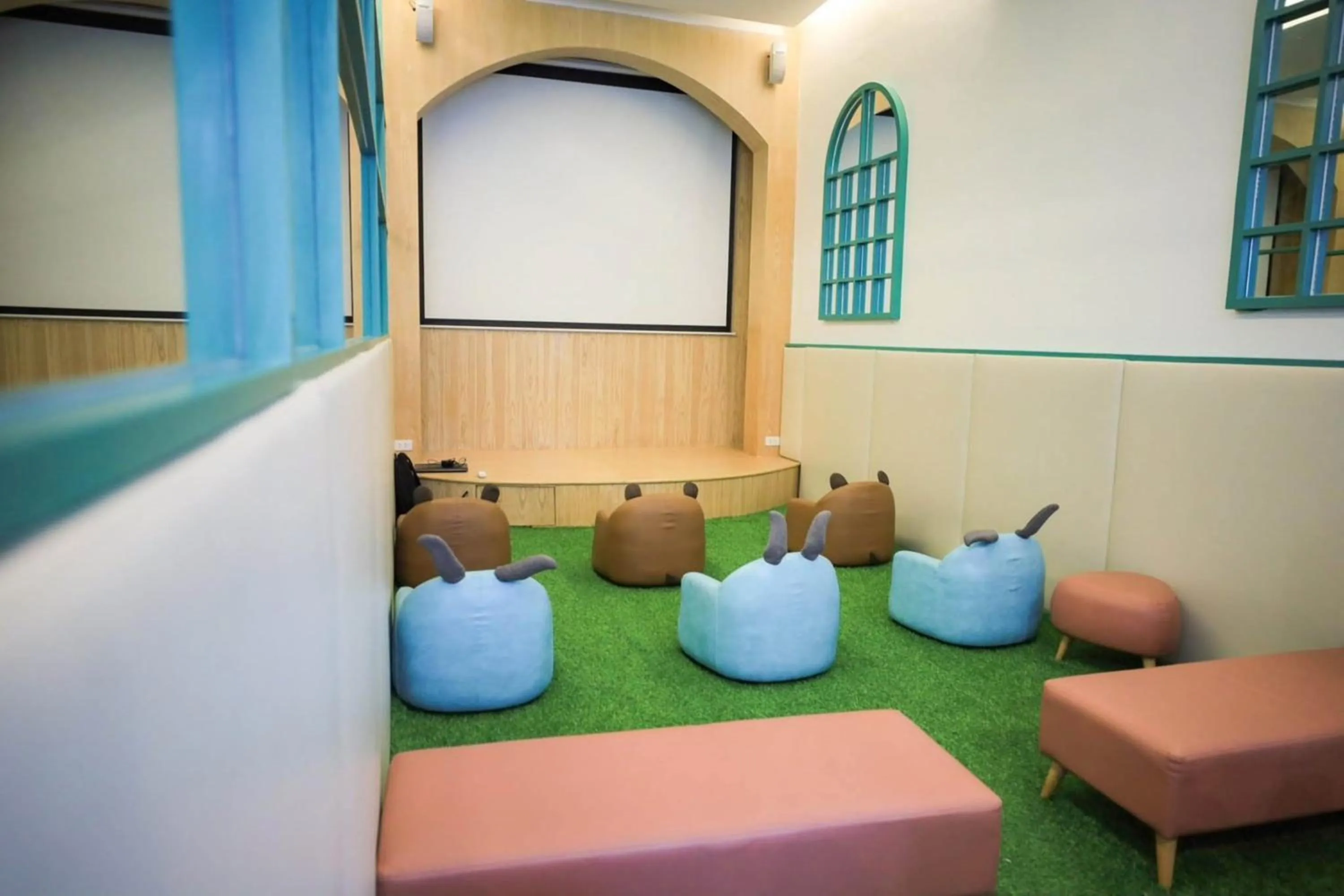 children in Balcony Courtyard Sriracha Hotel & Serviced Apartments