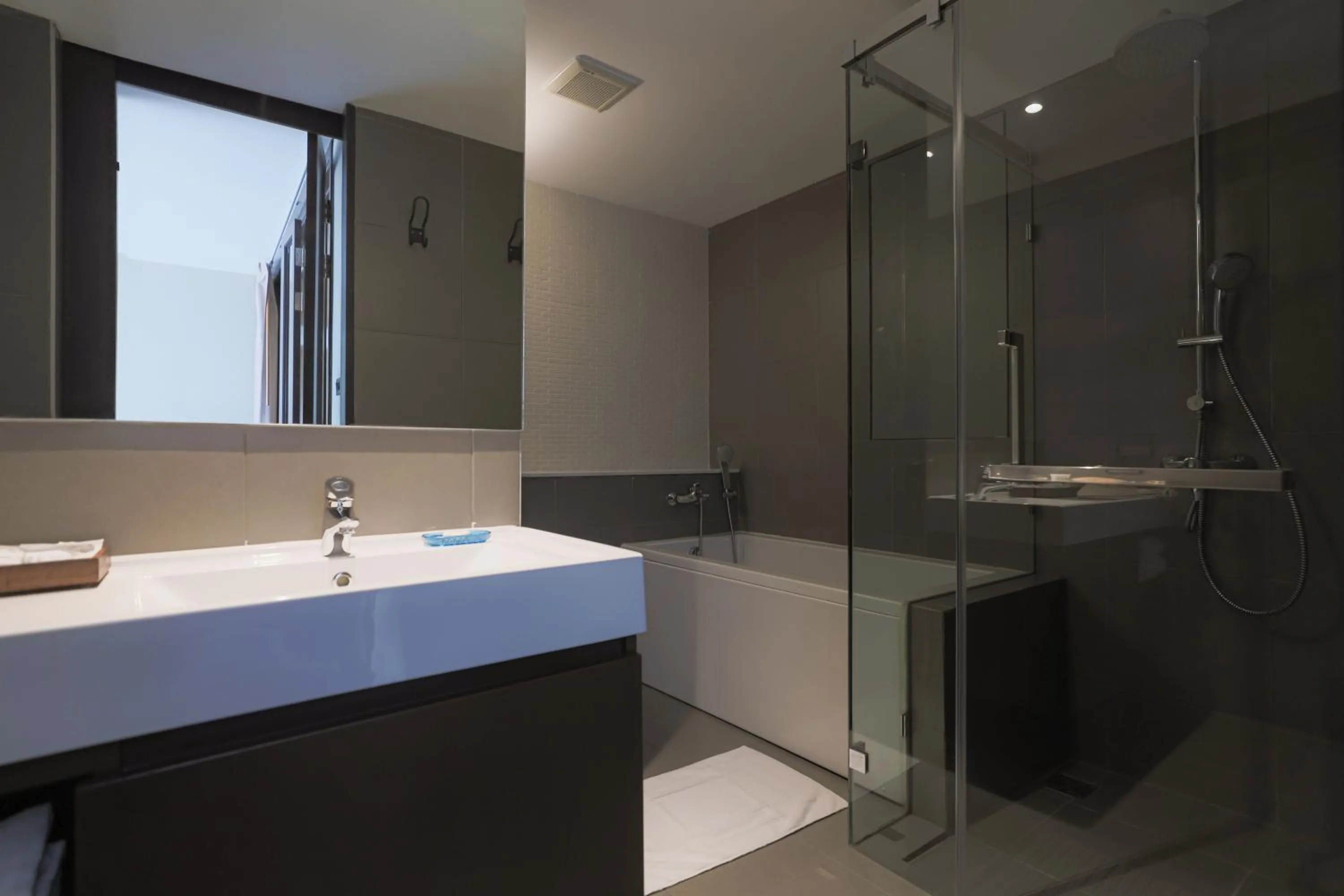 Shower in Balcony Courtyard Sriracha Hotel & Serviced Apartments